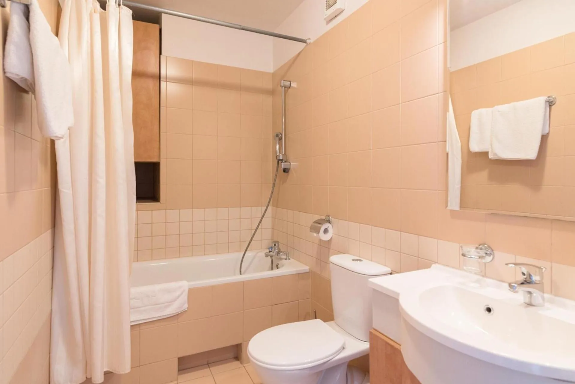 Toilet in Warsaw Apartments Magnolie