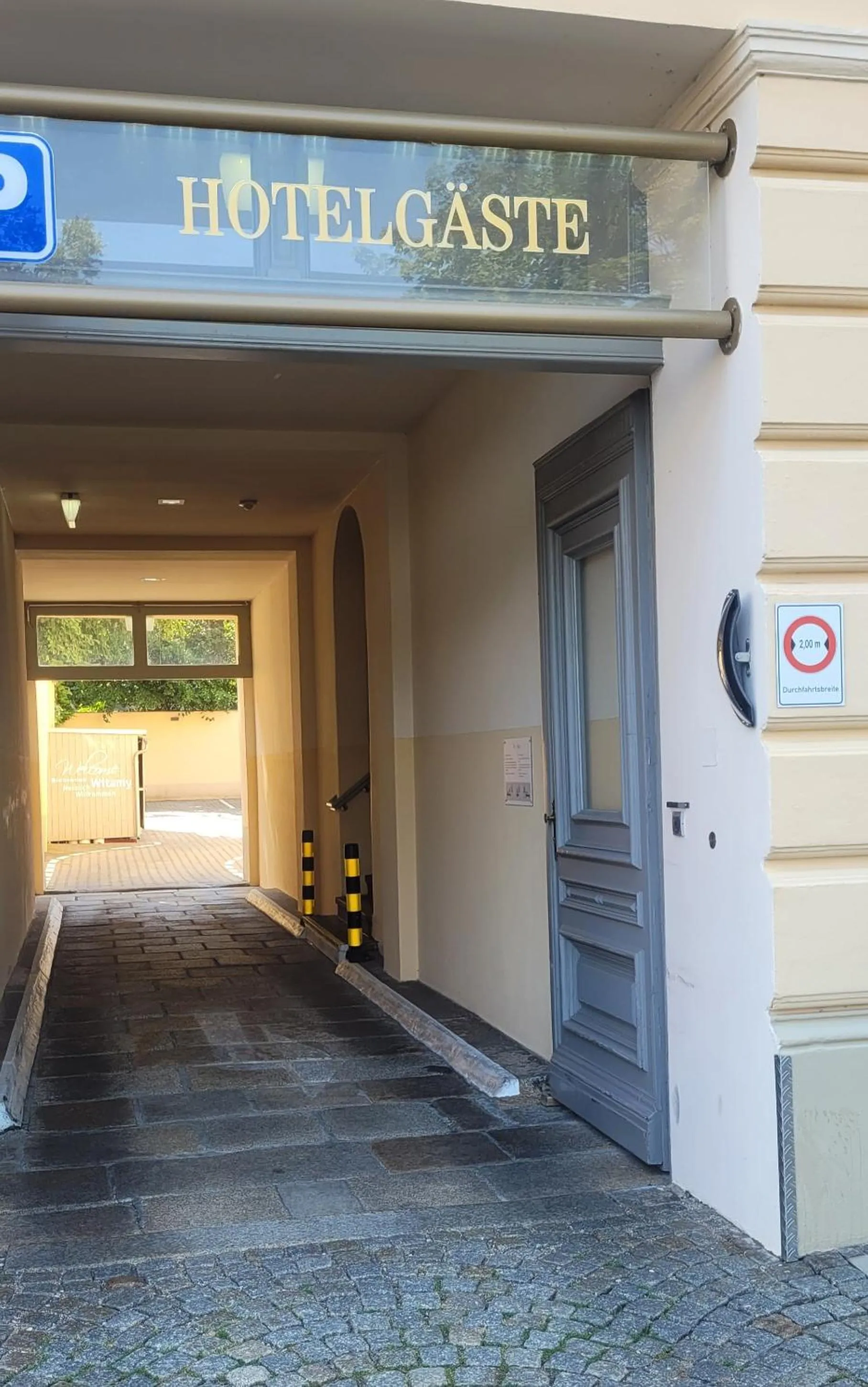 Parking in Hotel Via Regia - VIAs-Hotels