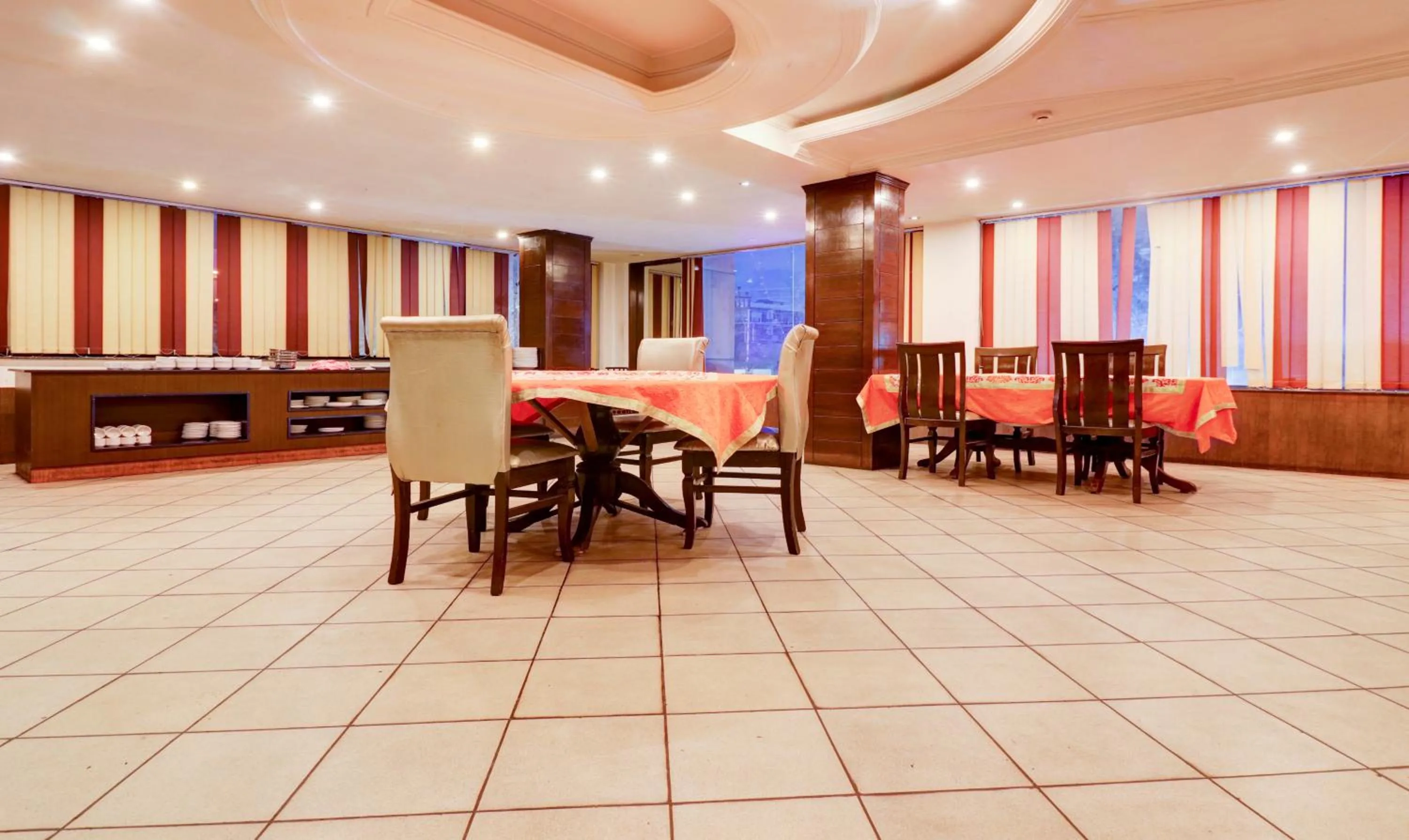 Restaurant/places to eat in Treebo Calista, Patel Nagar