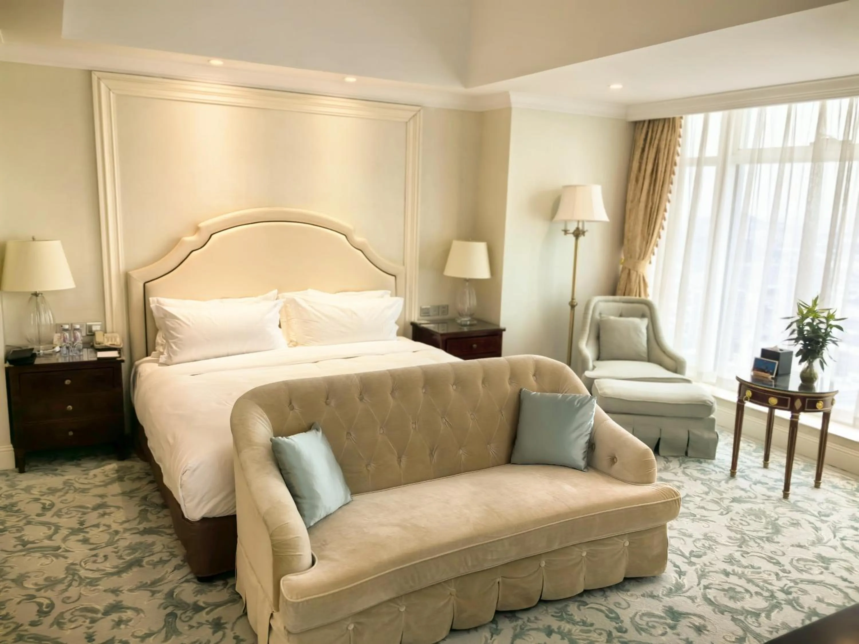 Bedroom, Bed in Qingdao Jianxin International Hotel