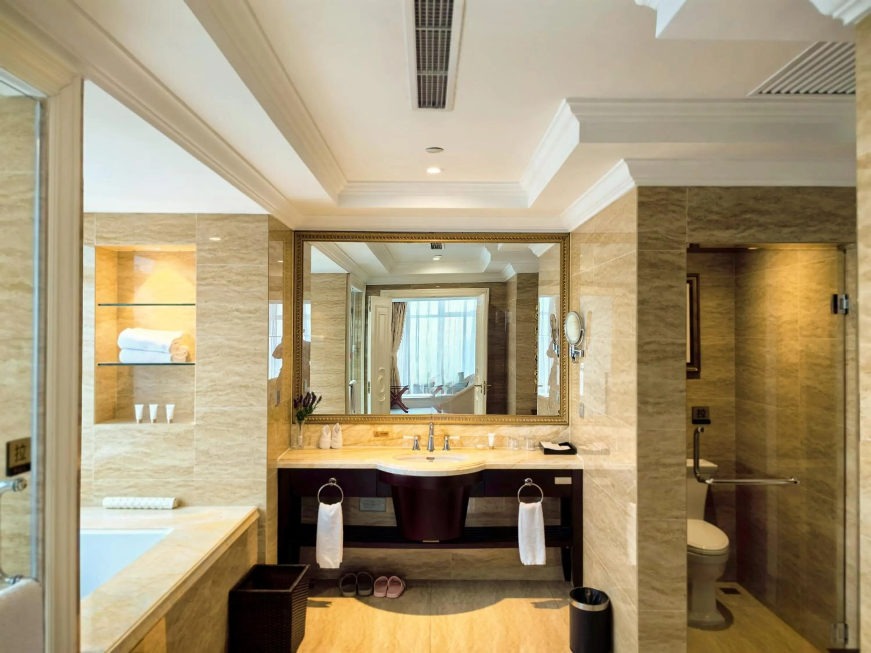 Toilet in Qingdao Jianxin International Hotel