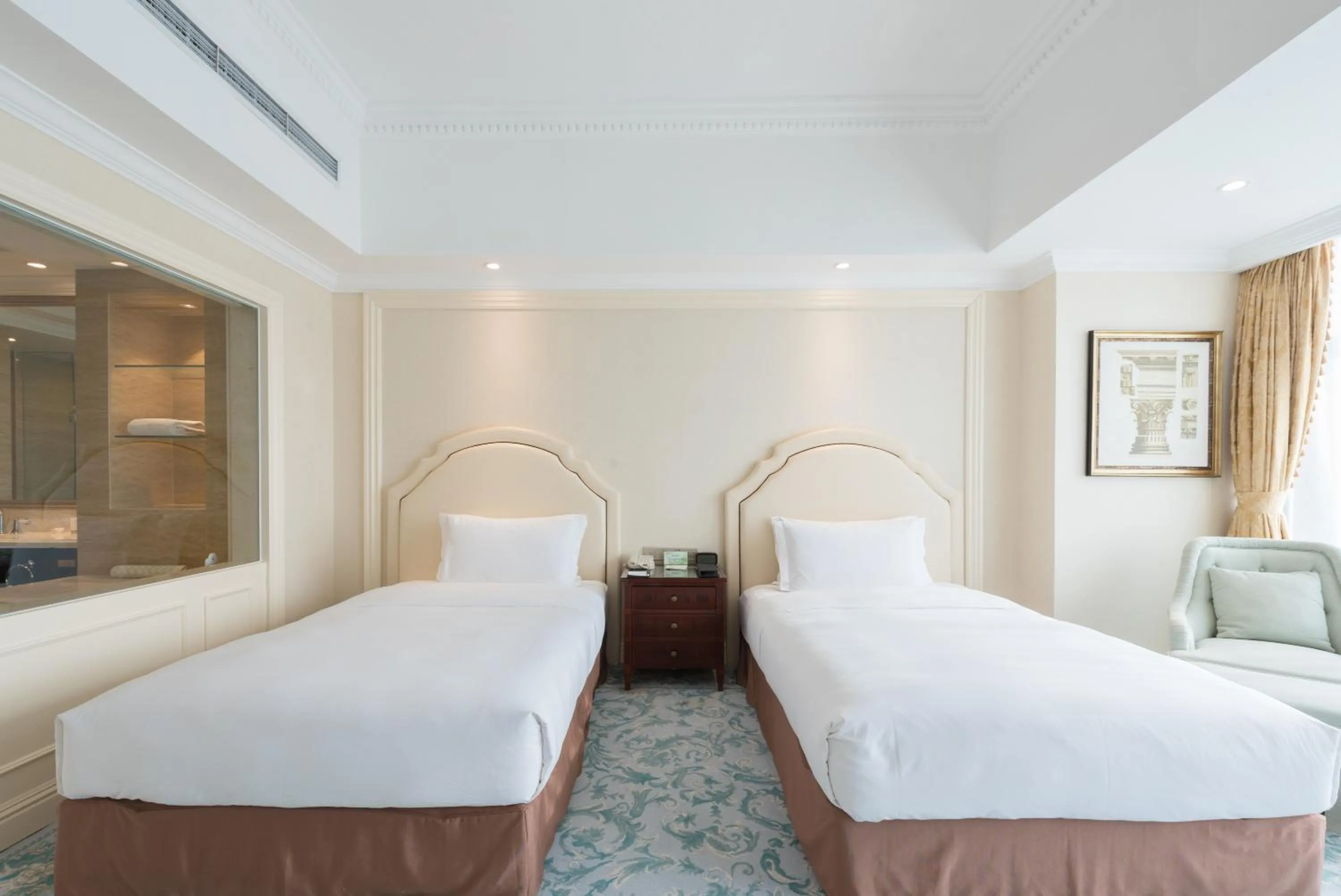 Bed in Qingdao Jianxin International Hotel