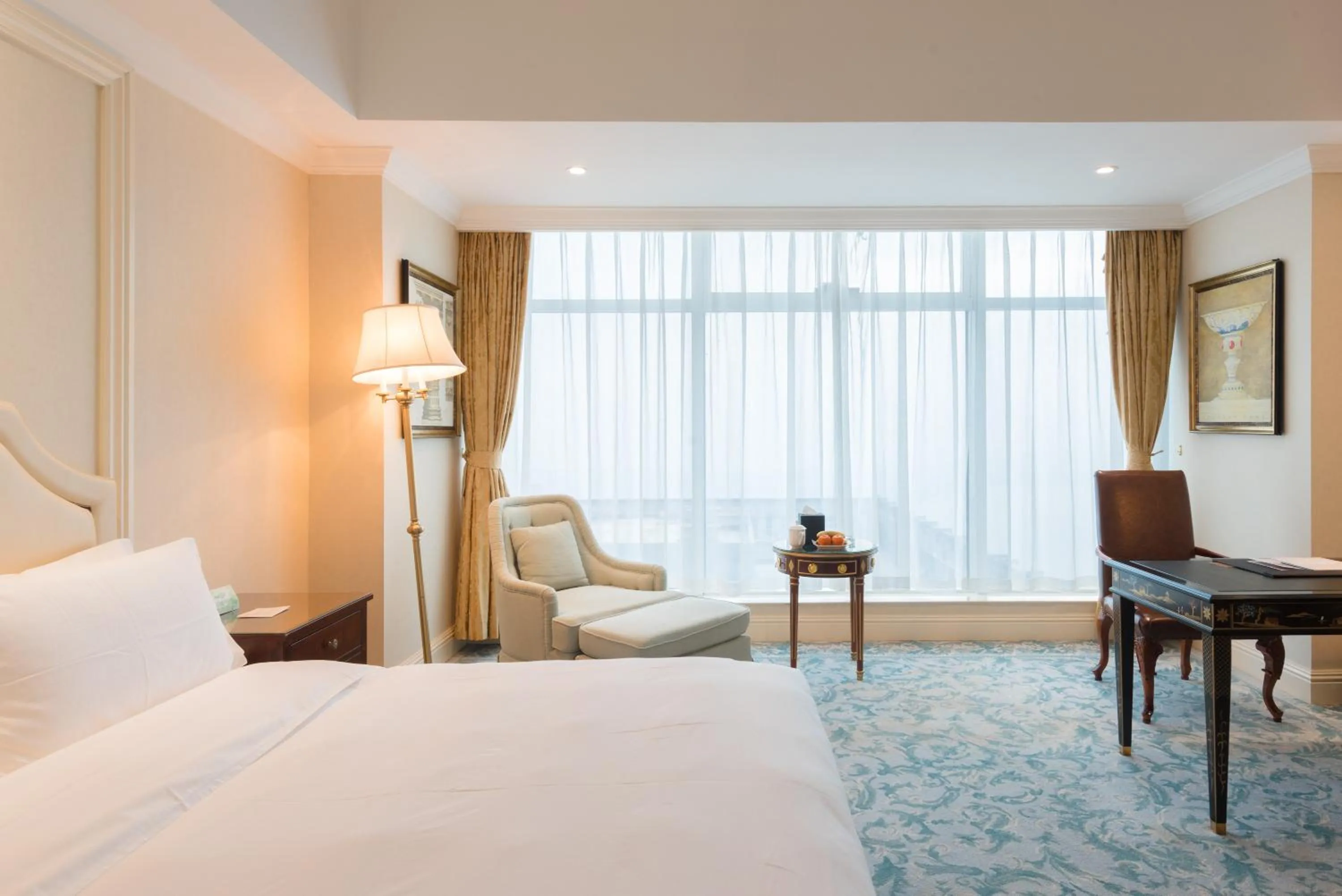 Bedroom, Bed in Qingdao Jianxin International Hotel