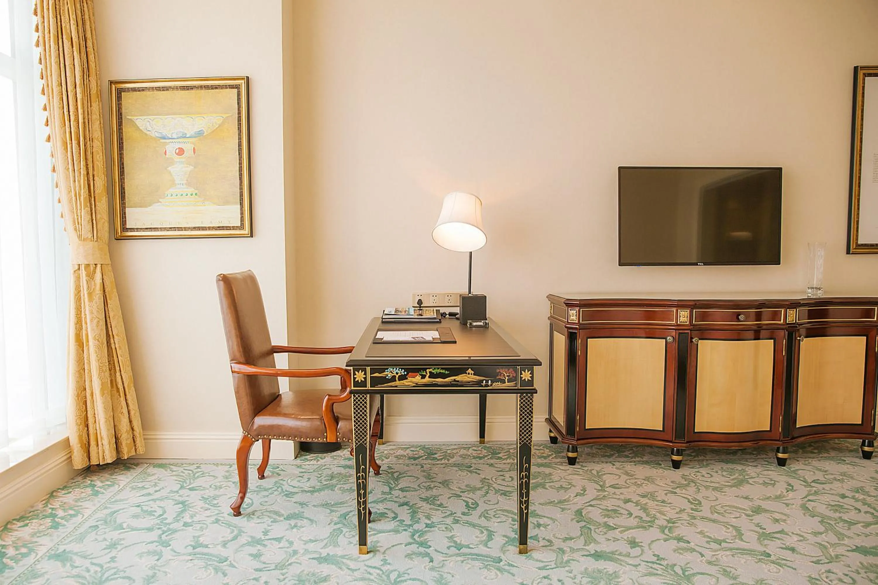 hair dresser in Qingdao Jianxin International Hotel