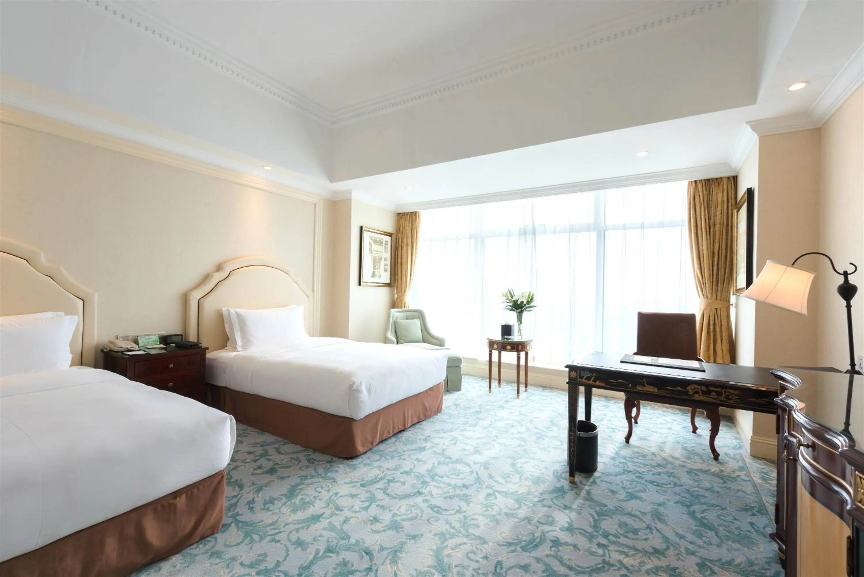 Photo of the whole room, Bed in Qingdao Jianxin International Hotel