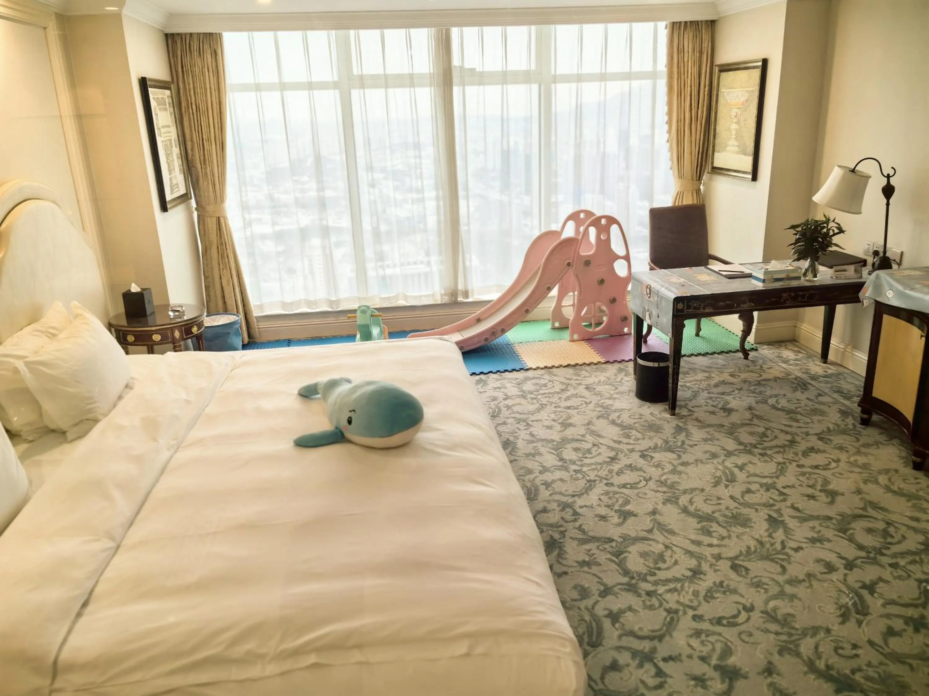 Bedroom, Bed in Qingdao Jianxin International Hotel