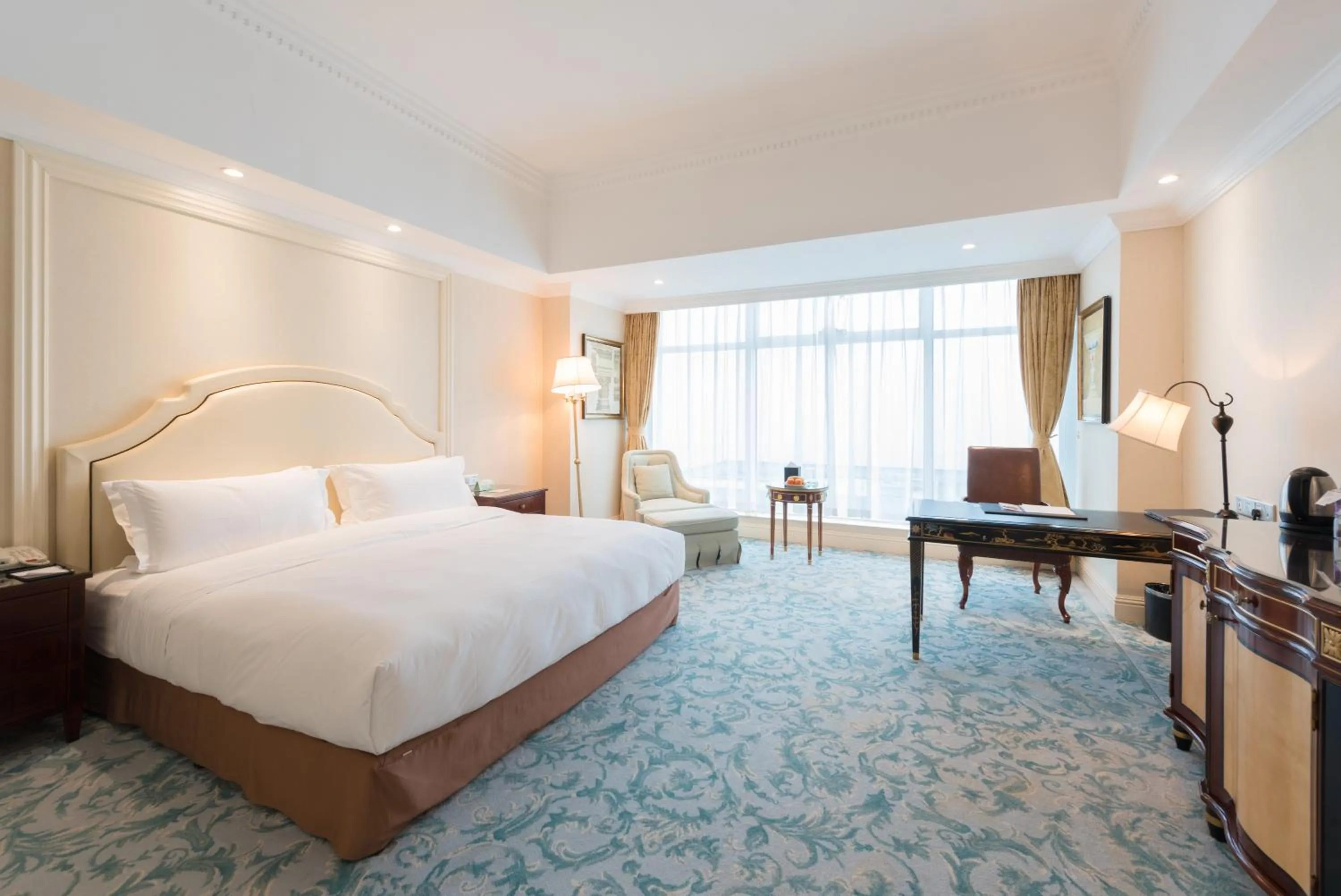 Photo of the whole room, Bed in Qingdao Jianxin International Hotel