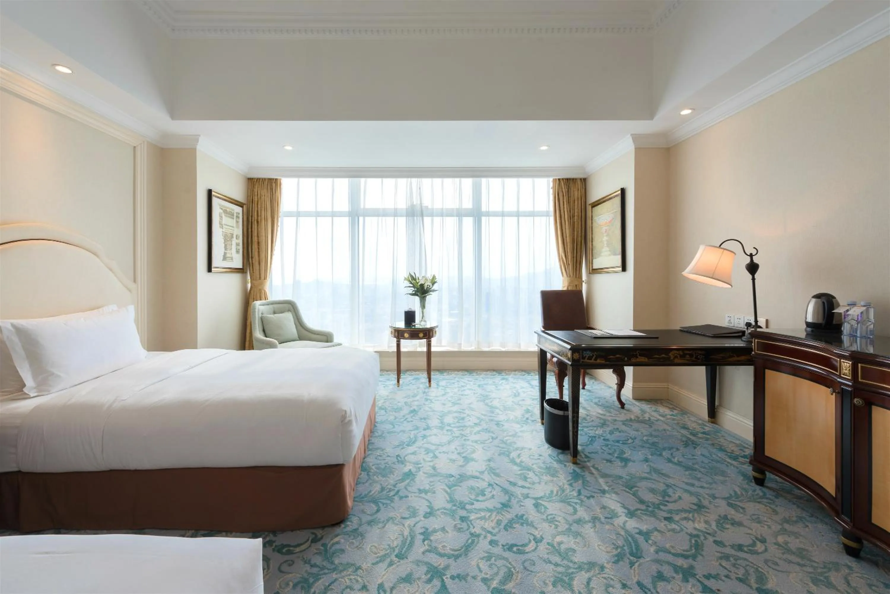 Photo of the whole room, Bed in Qingdao Jianxin International Hotel