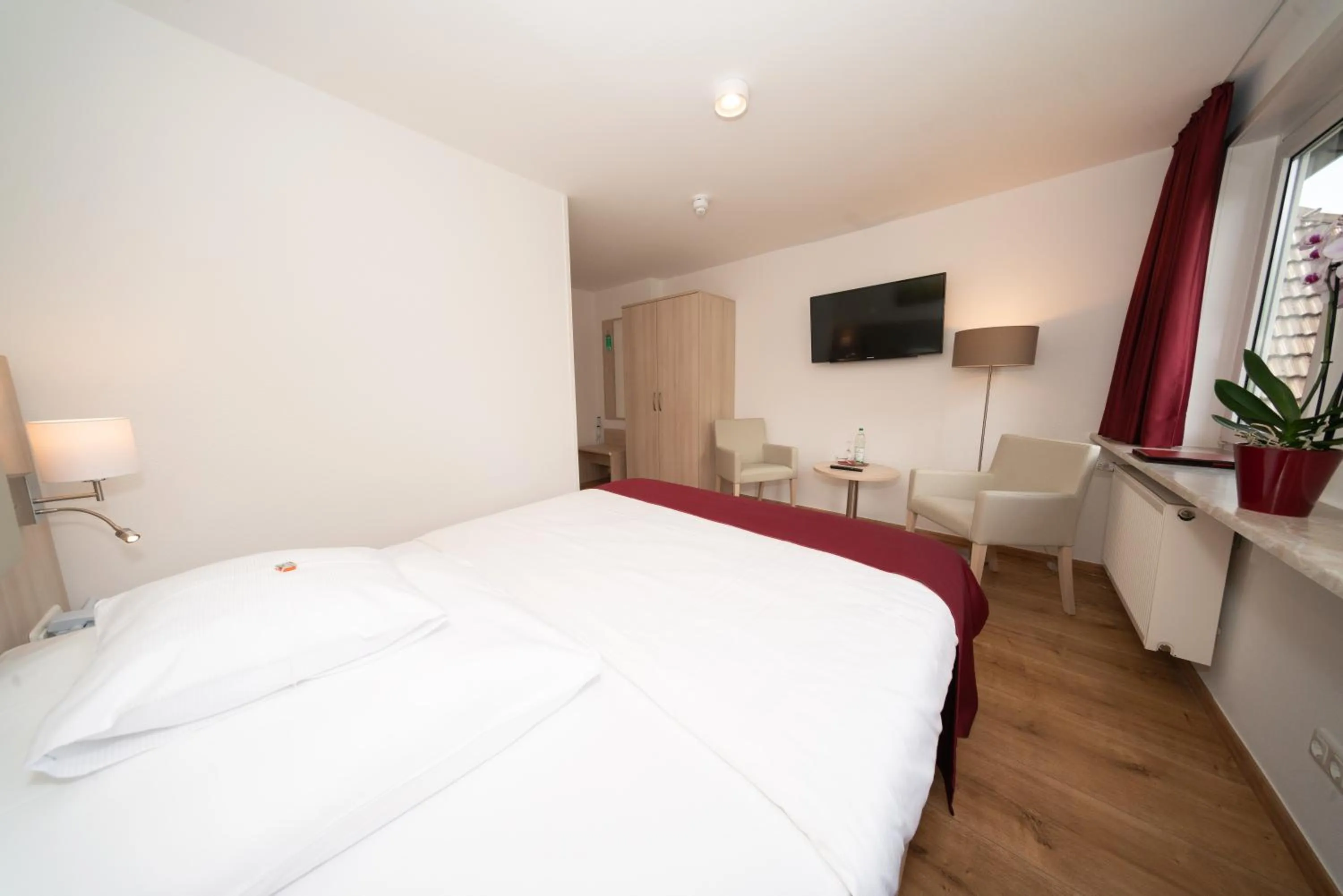 Photo of the whole room, Bed in Parkhotel Pyrmont