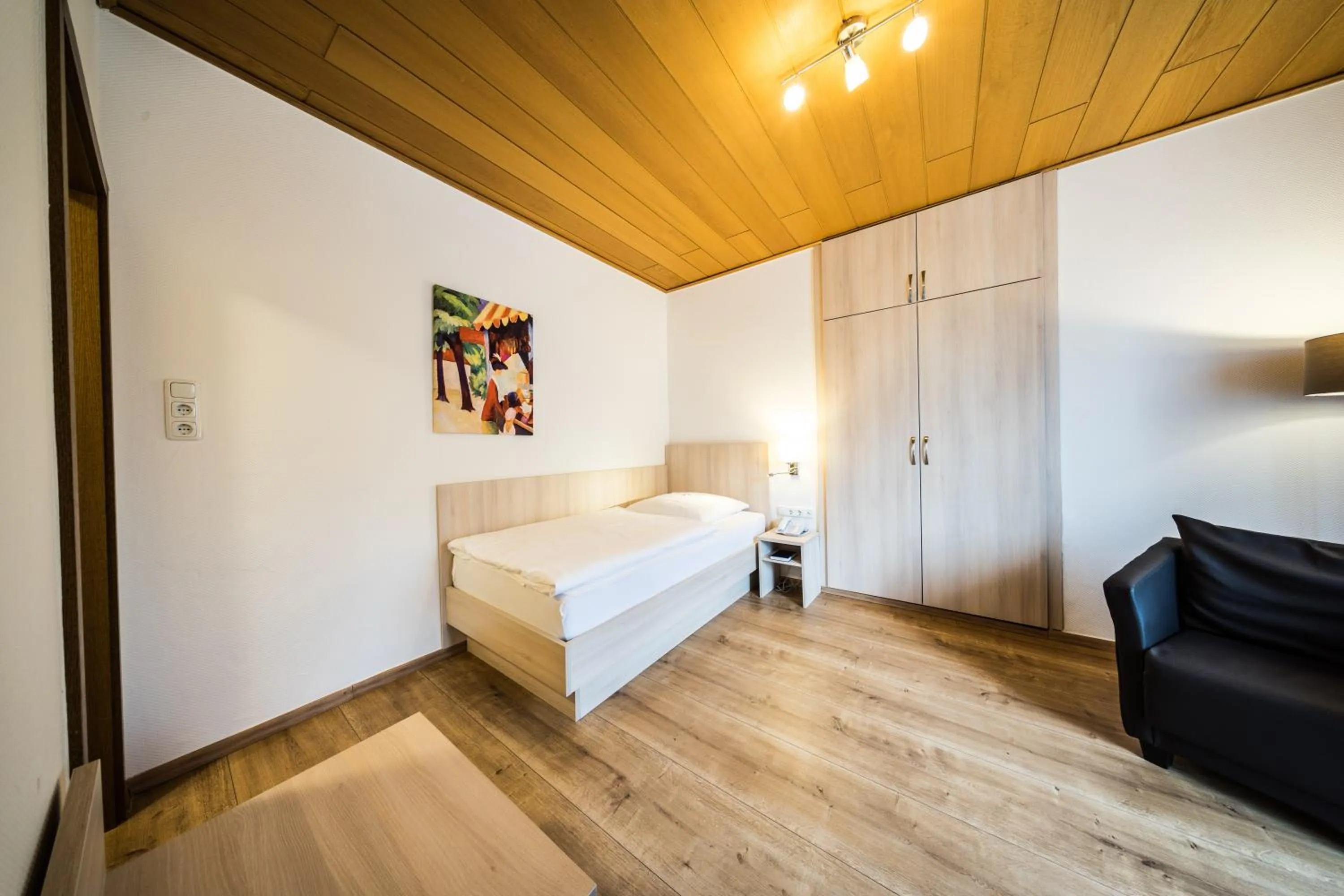 Photo of the whole room, Bed in Parkhotel Pyrmont