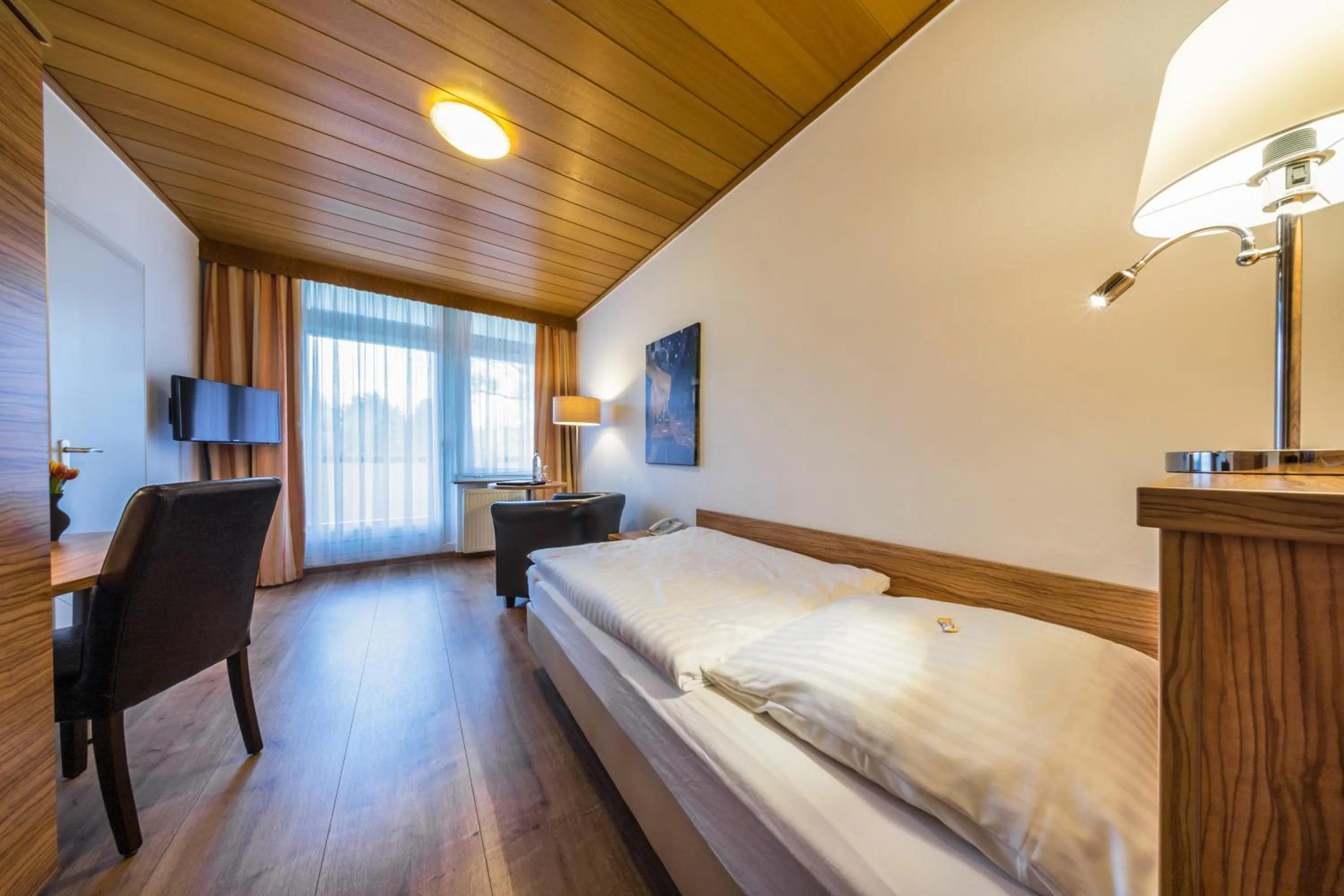 Photo of the whole room, Bed in Parkhotel Pyrmont