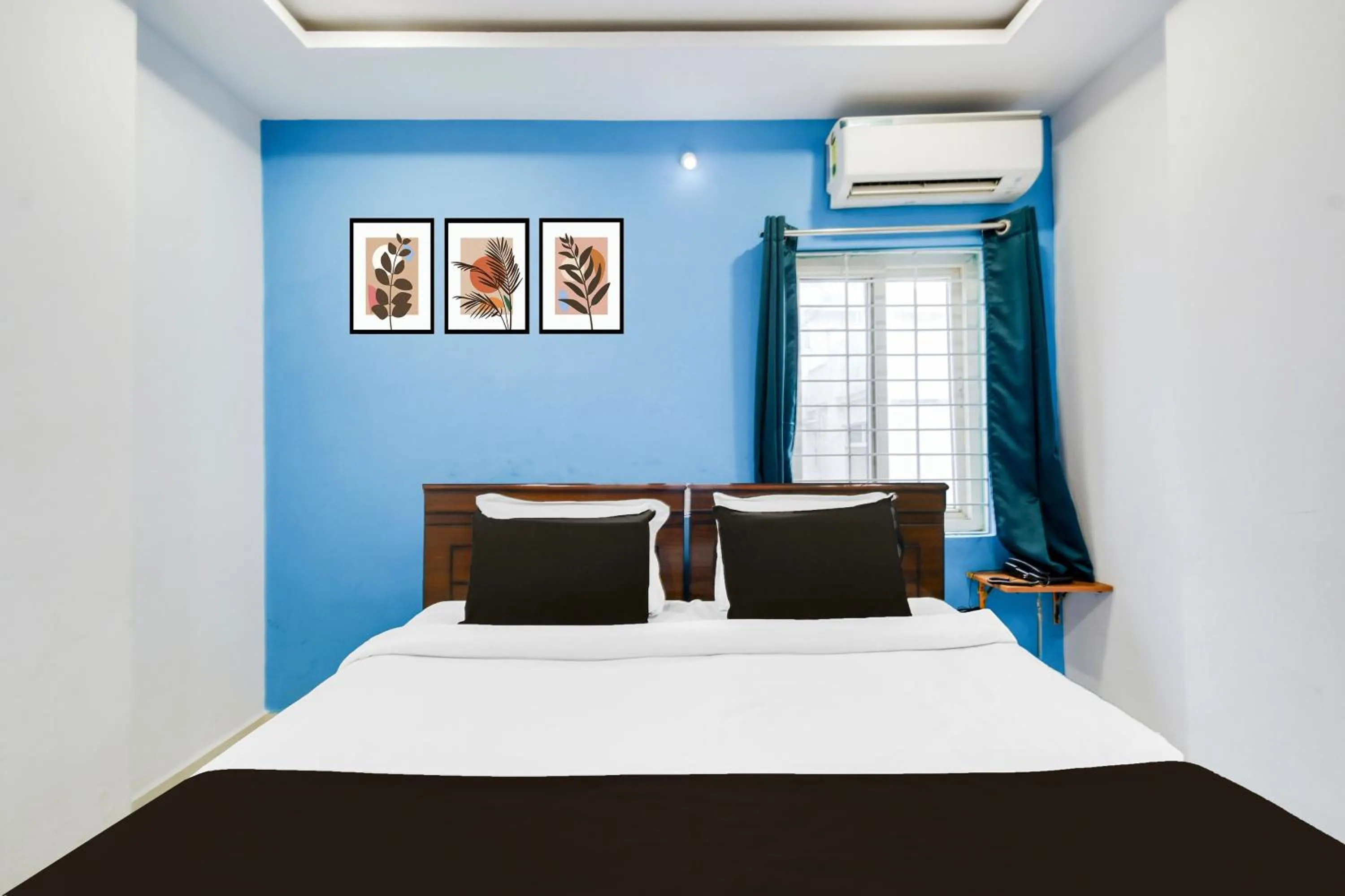Bedroom, Bed in Super Townhouse Hitech City Madhapur