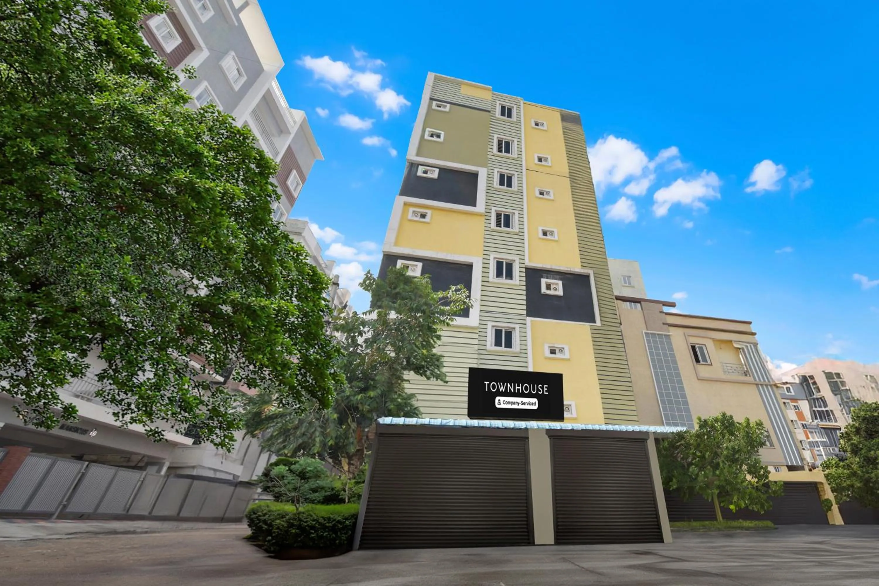 Facade/entrance in Super Townhouse Hitech City Madhapur