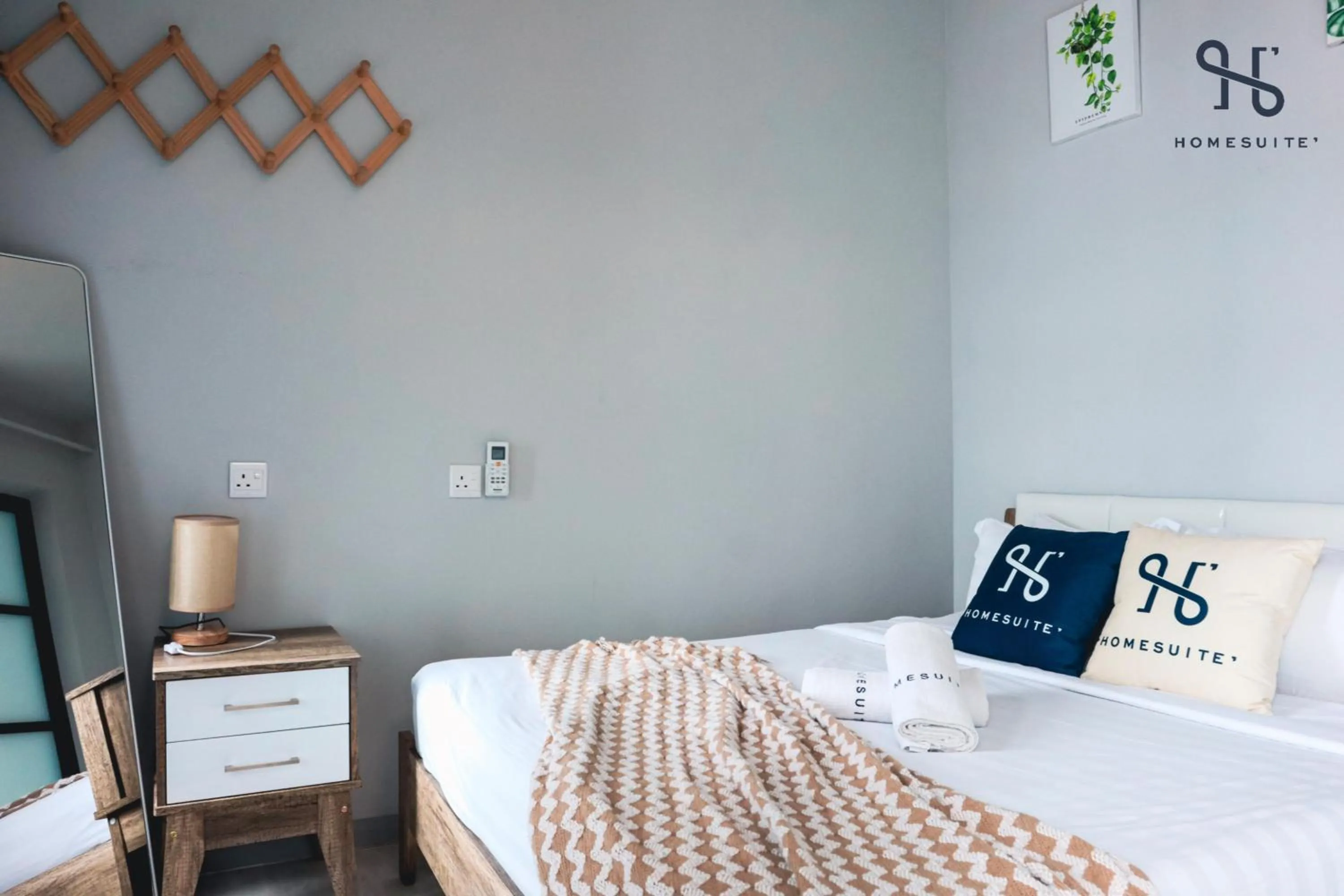 Bedroom, Bed in Homesuite' Home at Jesselton Quay