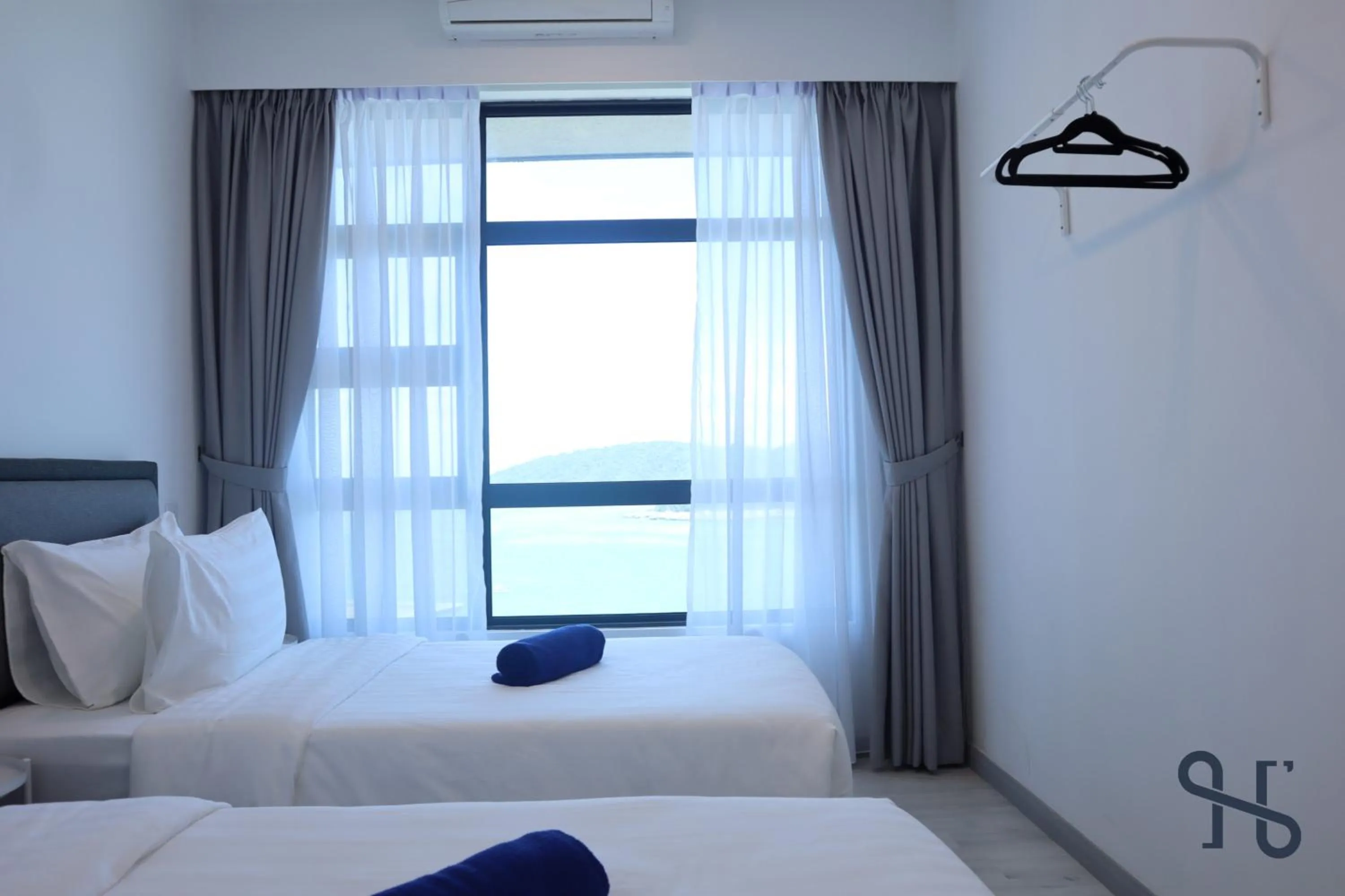 Bed in Homesuite' Home at Jesselton Quay