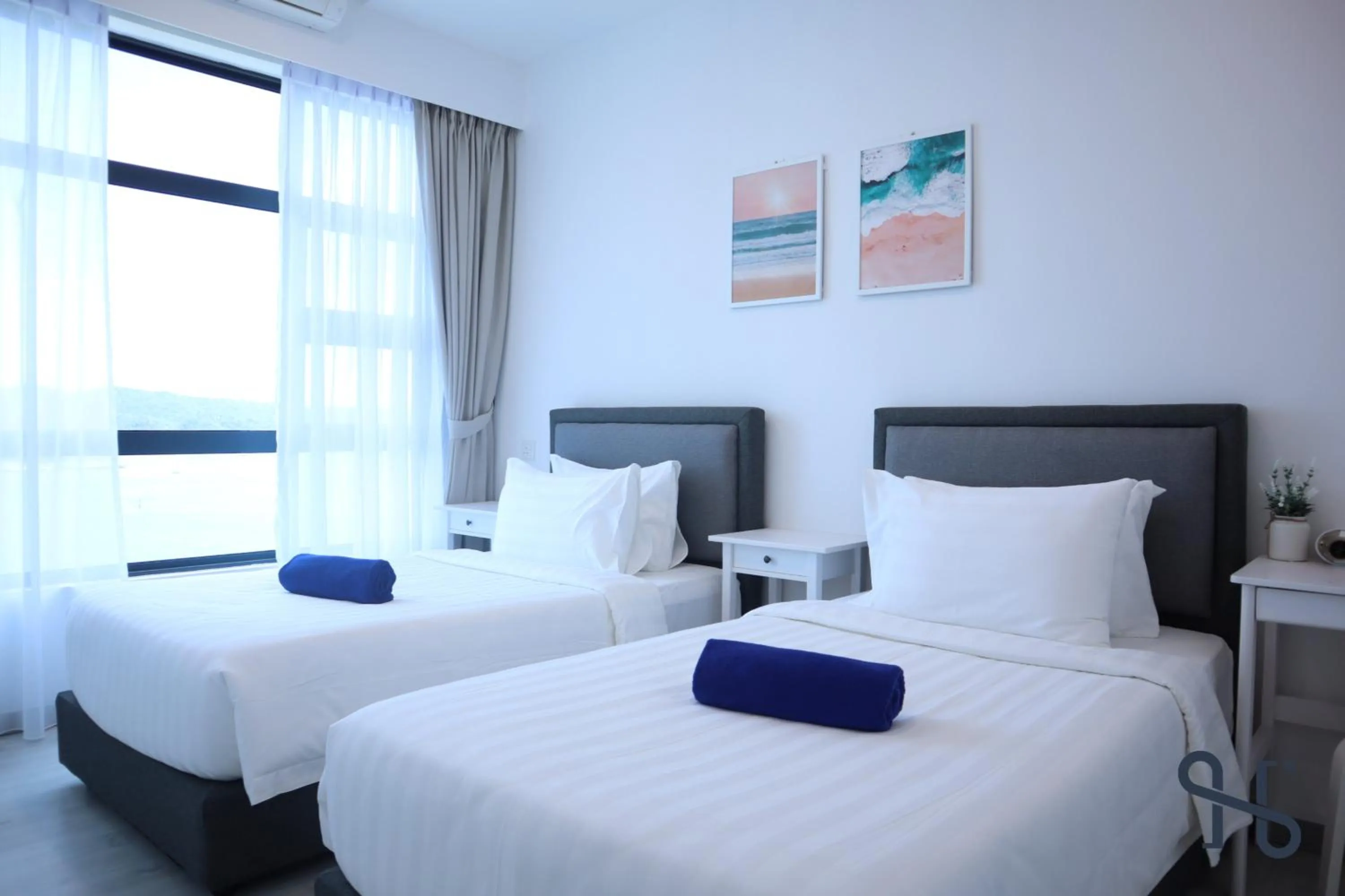 Bed in Homesuite' Home at Jesselton Quay