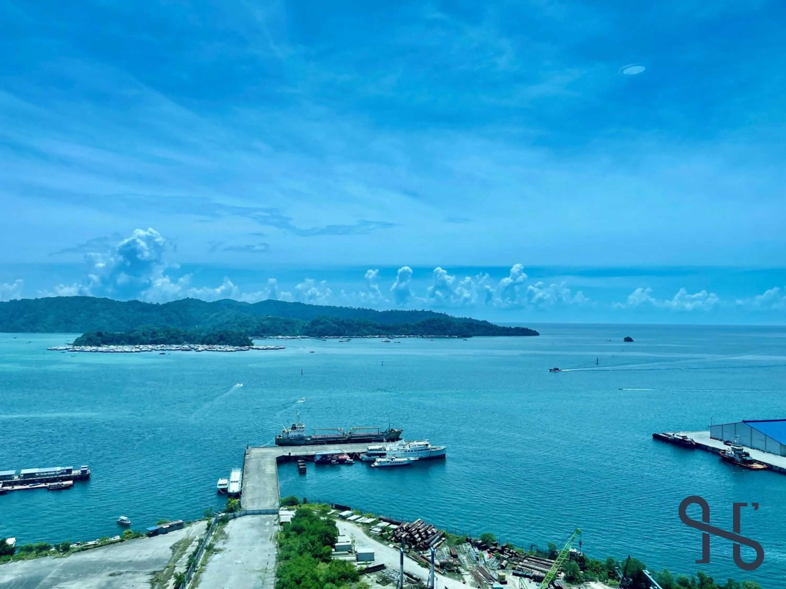 Sea view in Homesuite' Home at Jesselton Quay