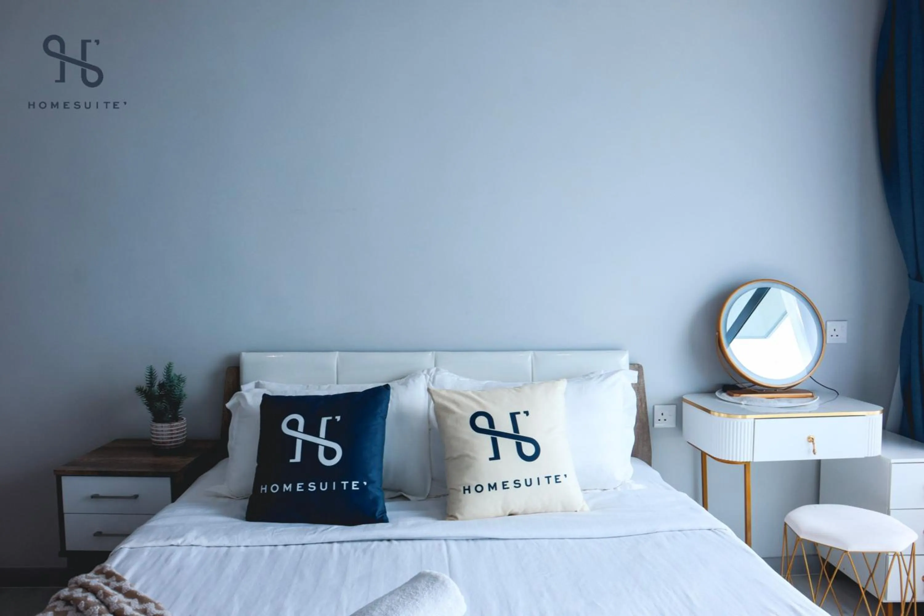 Bedroom, Bed in Homesuite' Home at Jesselton Quay