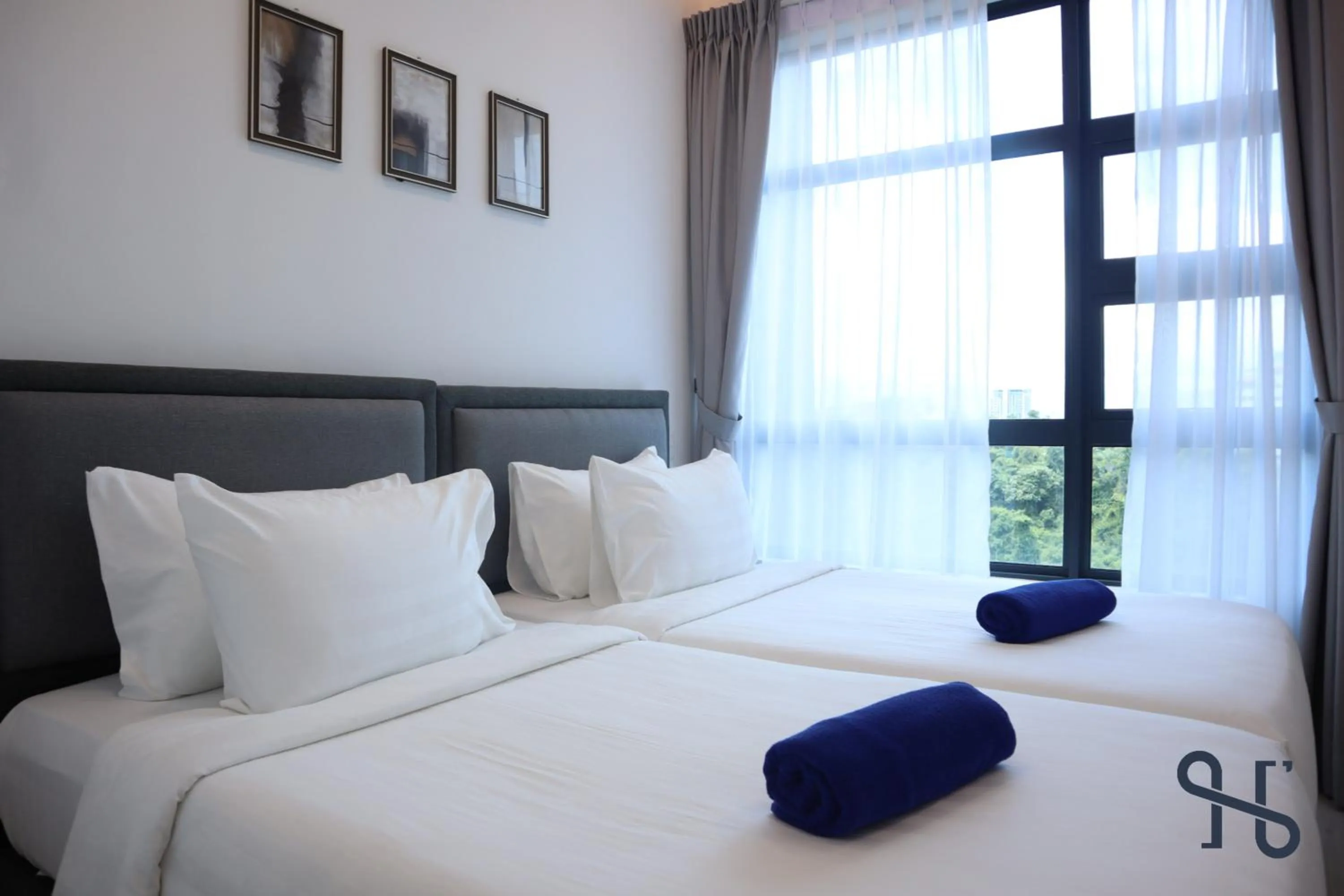 Bed in Homesuite' Home at Jesselton Quay