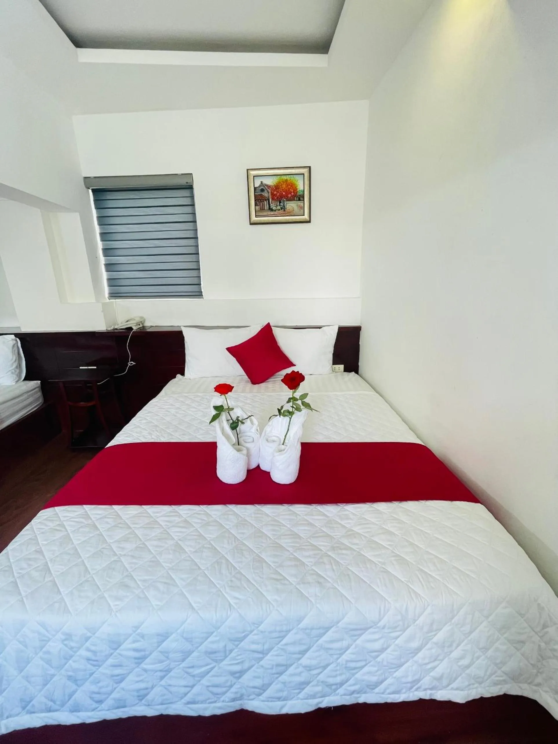 Bedroom, Bed in PHÚ GIA BÙI VIỆN HOTEl