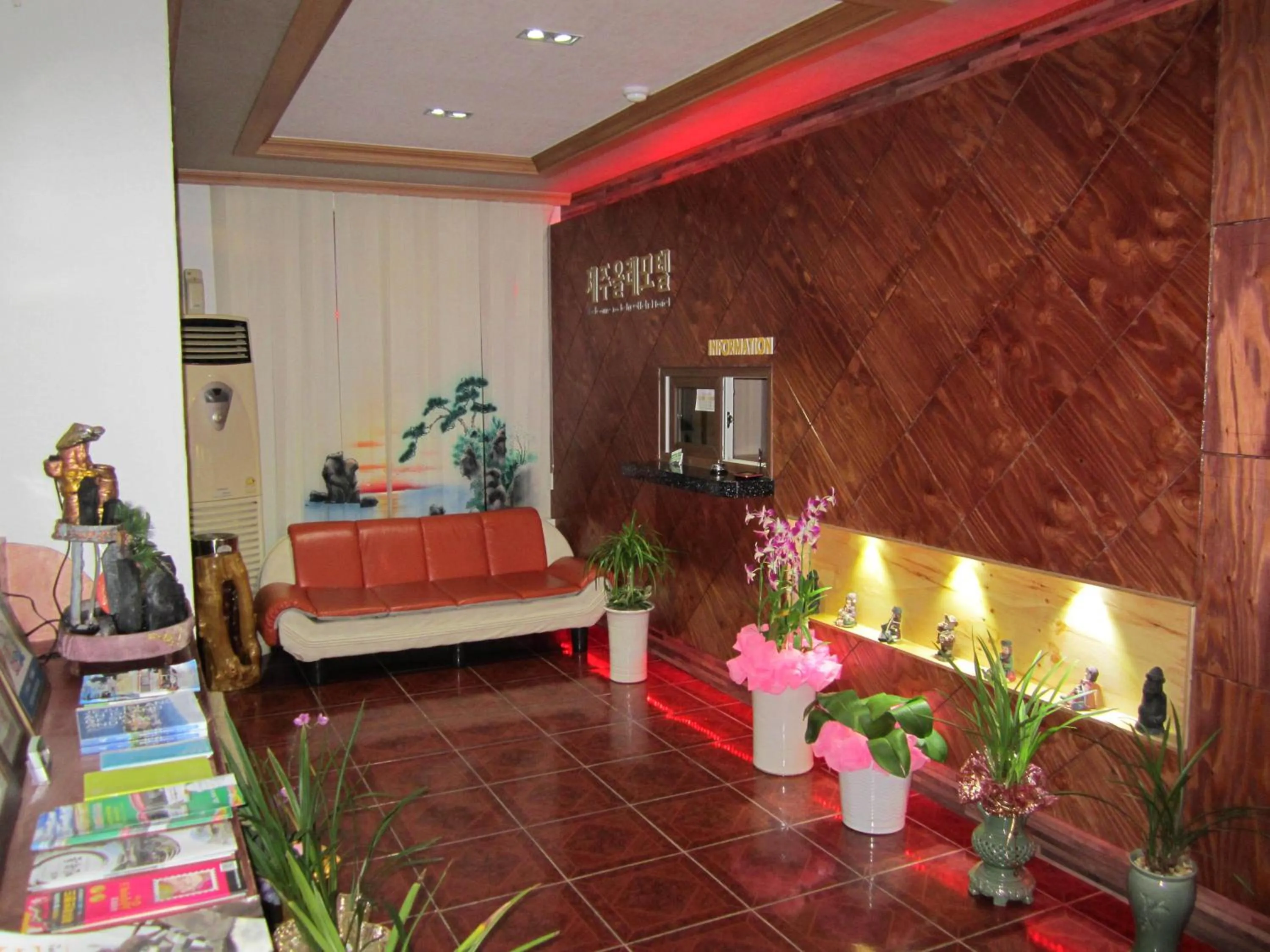 Lobby or reception, Bed in Jeju Olleh Hotel