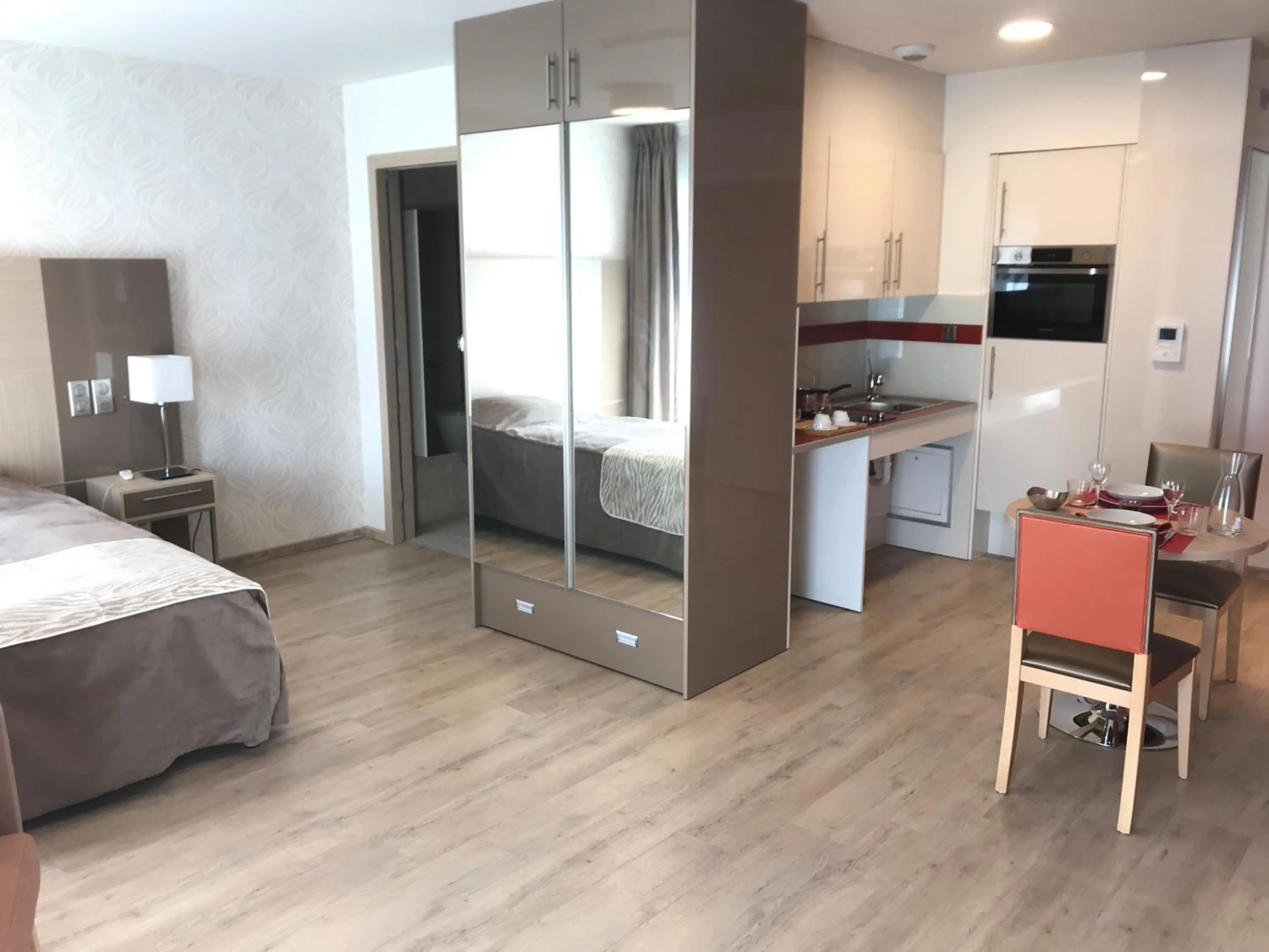 Bed in ZENAO MONTREUIL- Croix de Chavaux