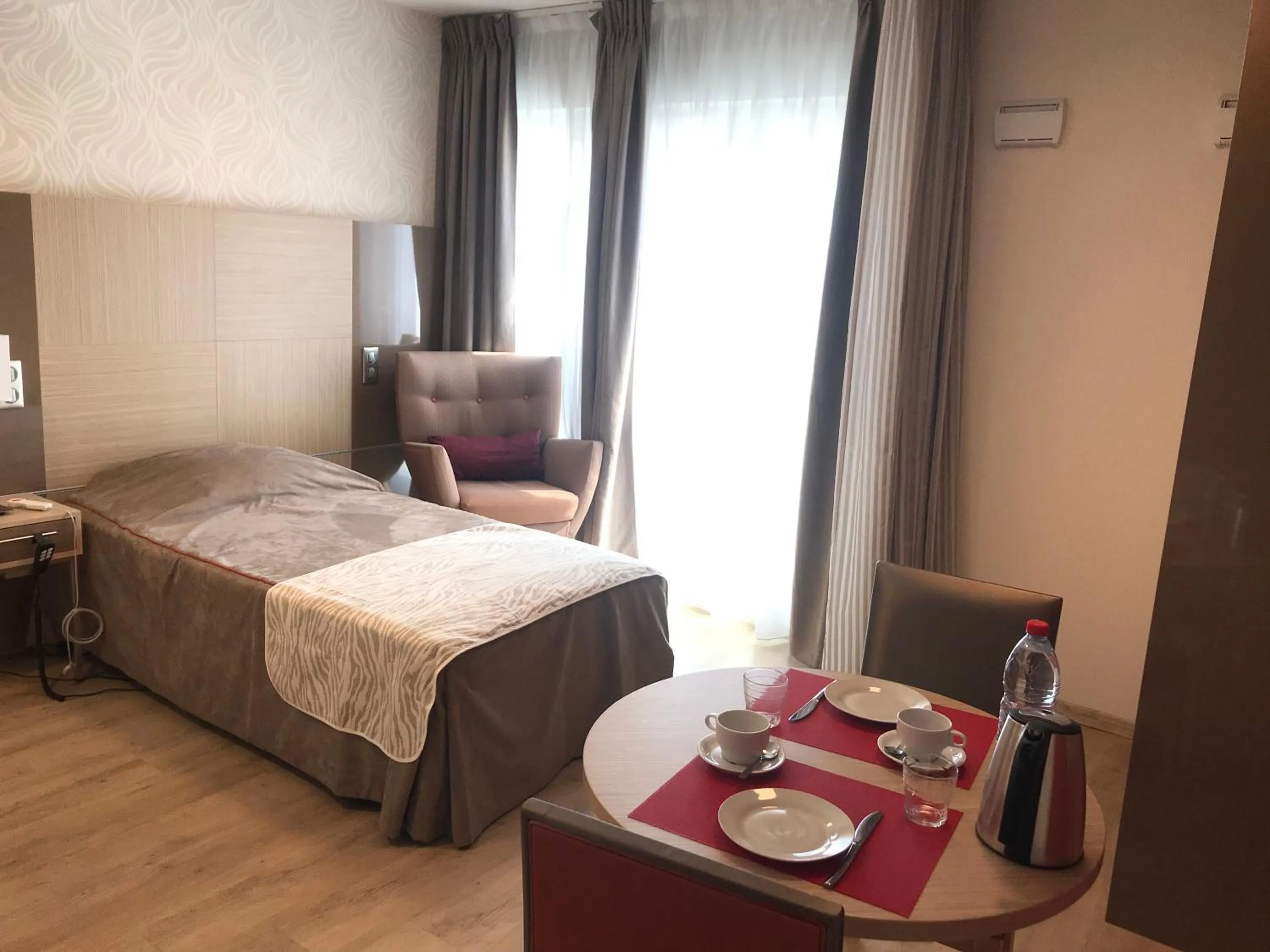 Bed in ZENAO MONTREUIL- Croix de Chavaux