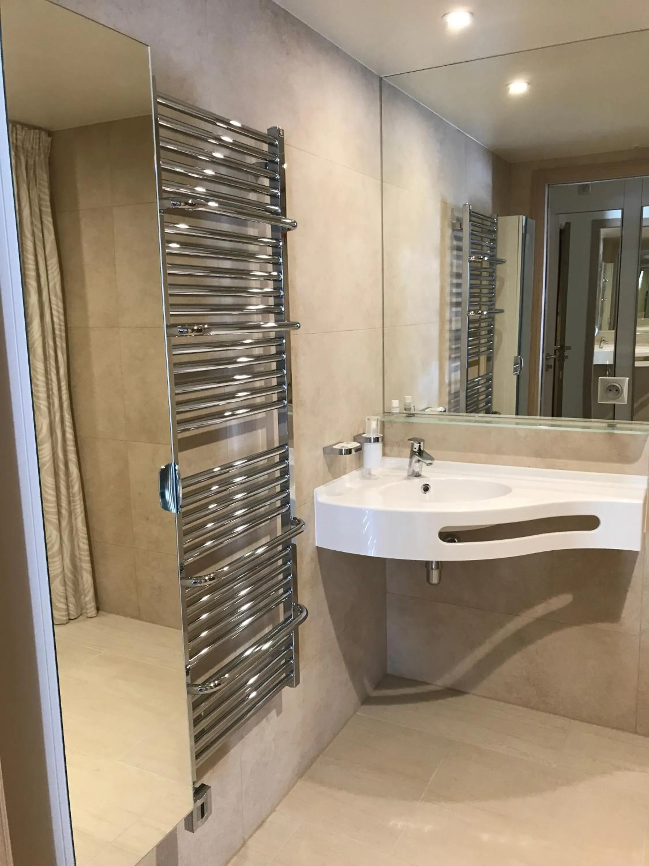 ZENAO MONTREUIL- Croix de Chavaux