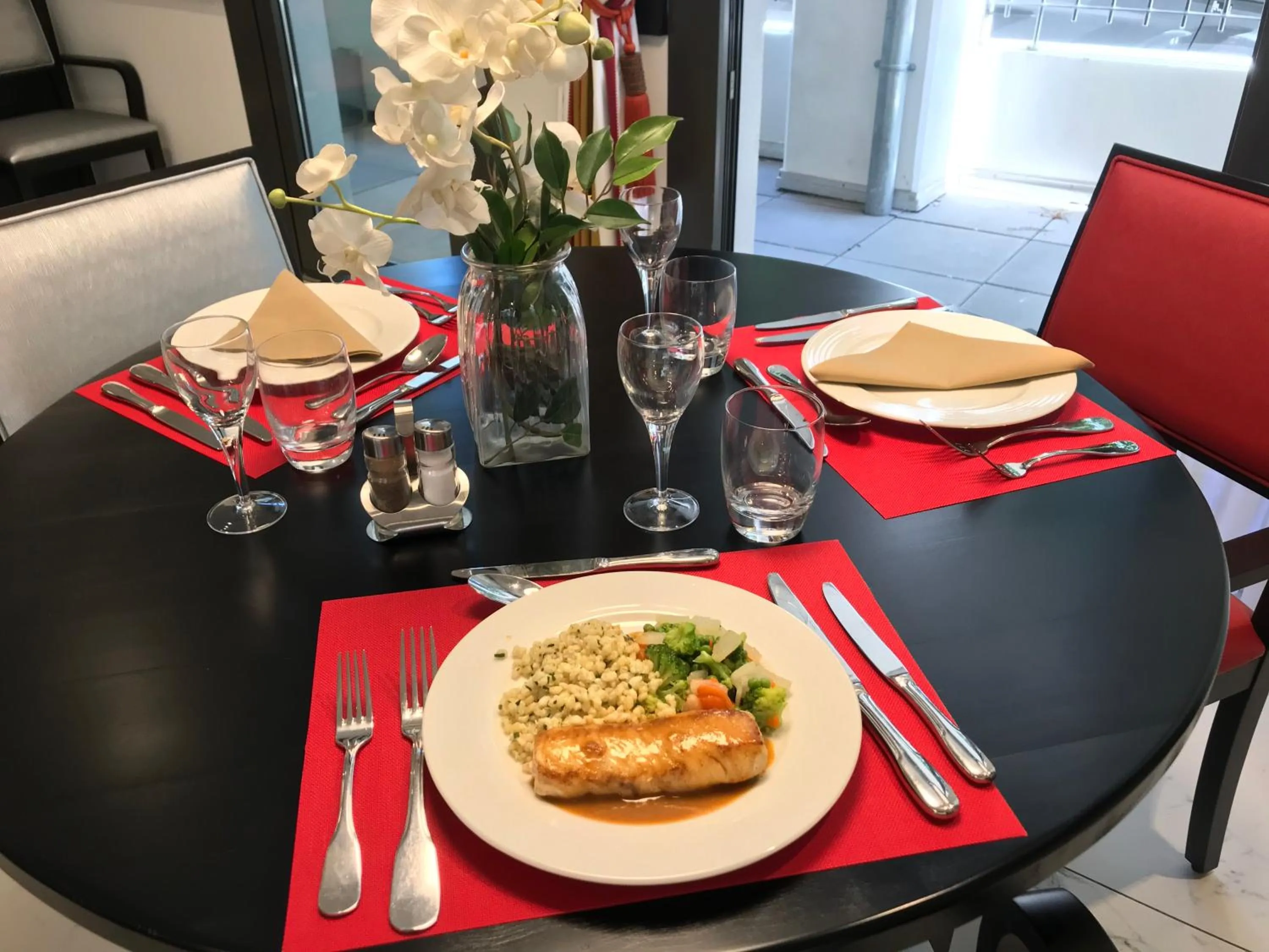 Restaurant/places to eat in ZENAO MONTREUIL- Croix de Chavaux