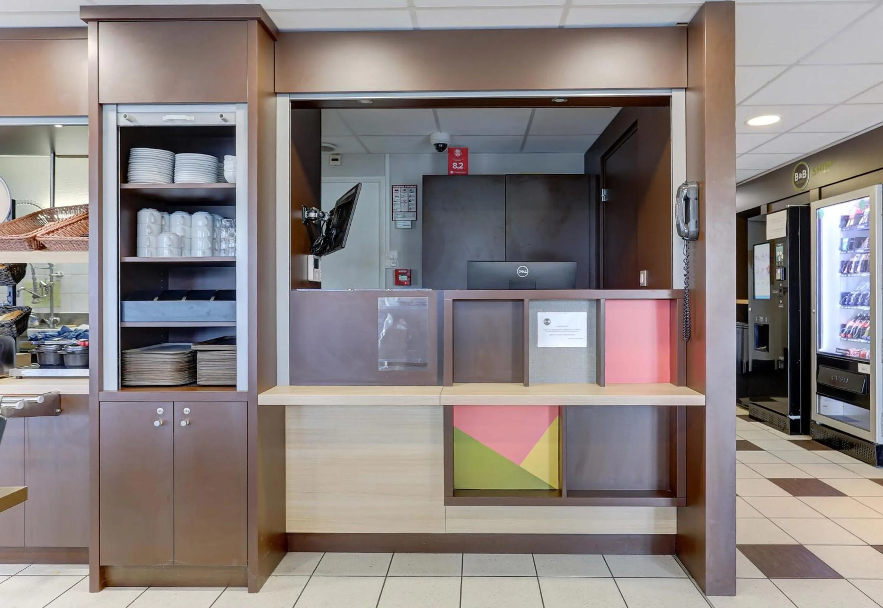 Lobby or reception in B&B HOTEL Châlons-en-Champagne