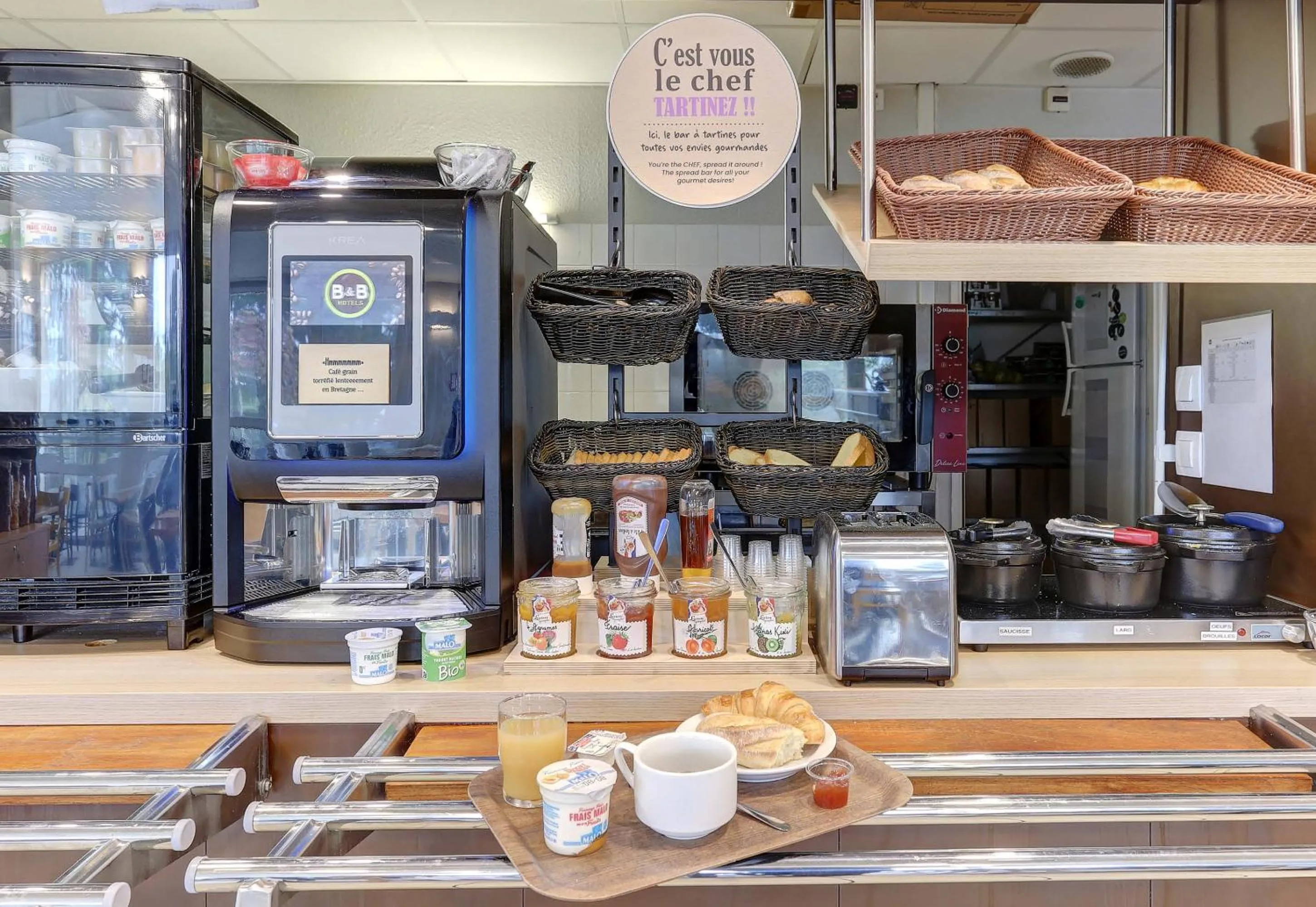 Breakfast in B&B HOTEL Châlons-en-Champagne
