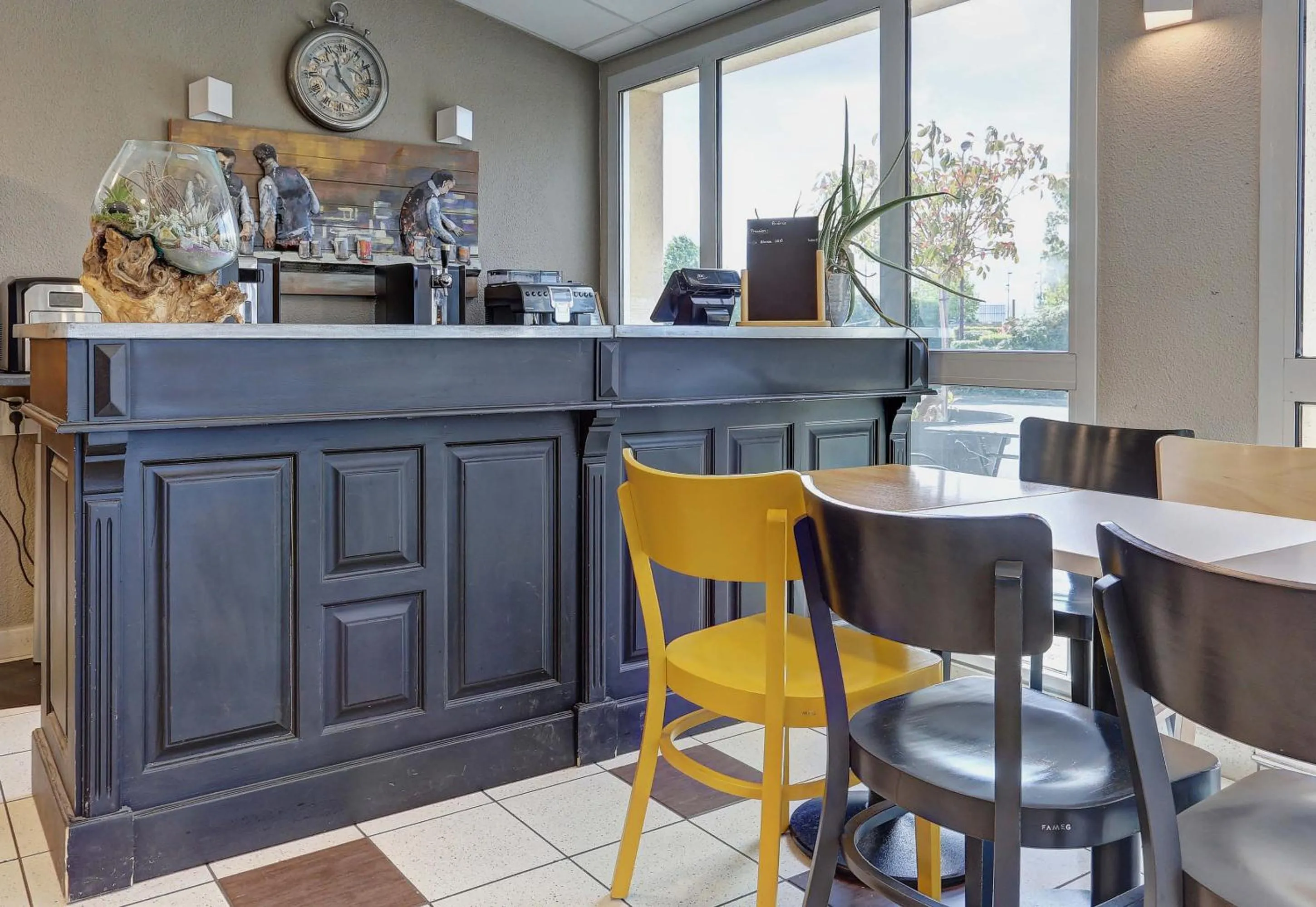 Restaurant/places to eat in B&B HOTEL Châlons-en-Champagne