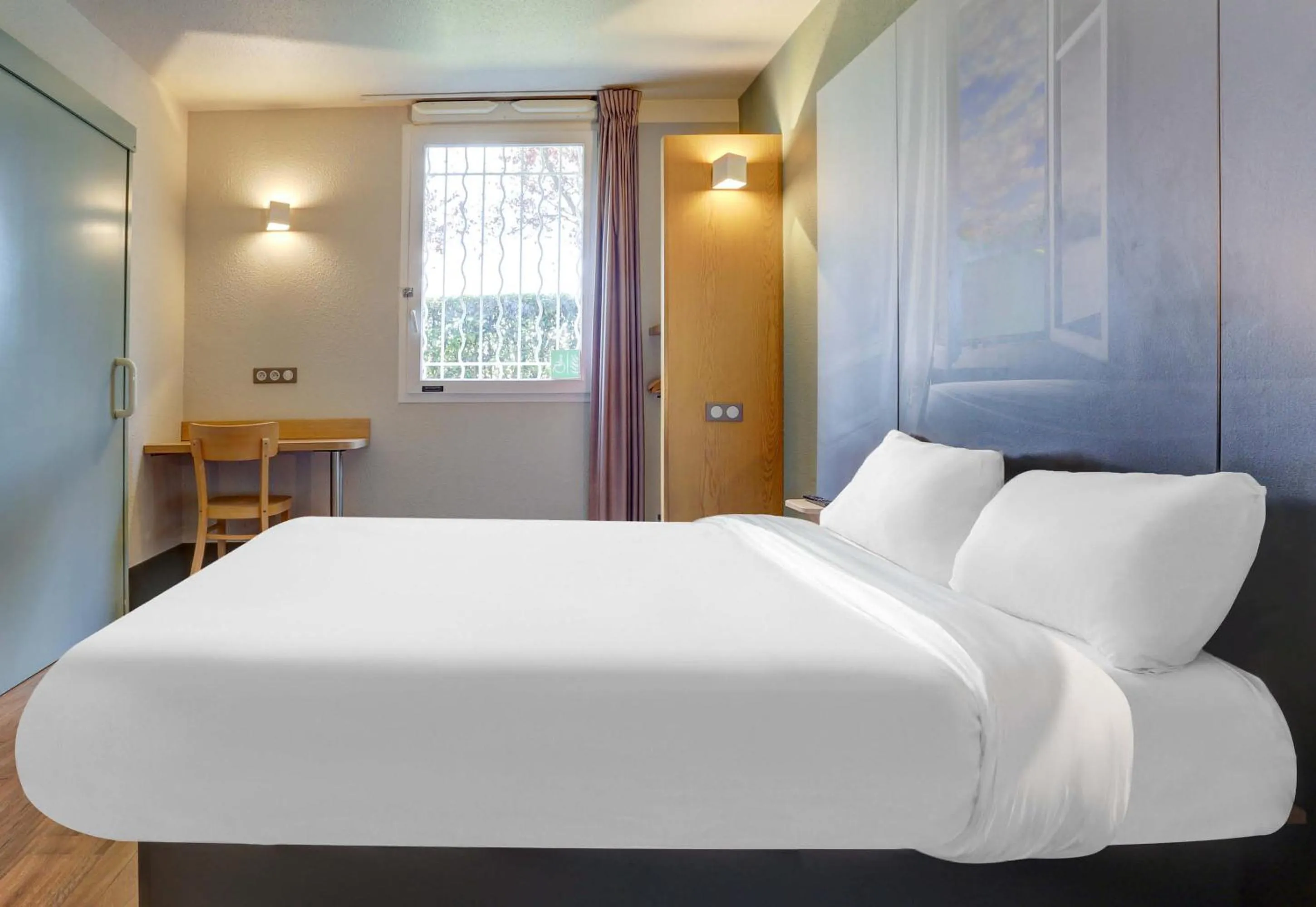 Bedroom, Bed in B&B HOTEL Châlons-en-Champagne