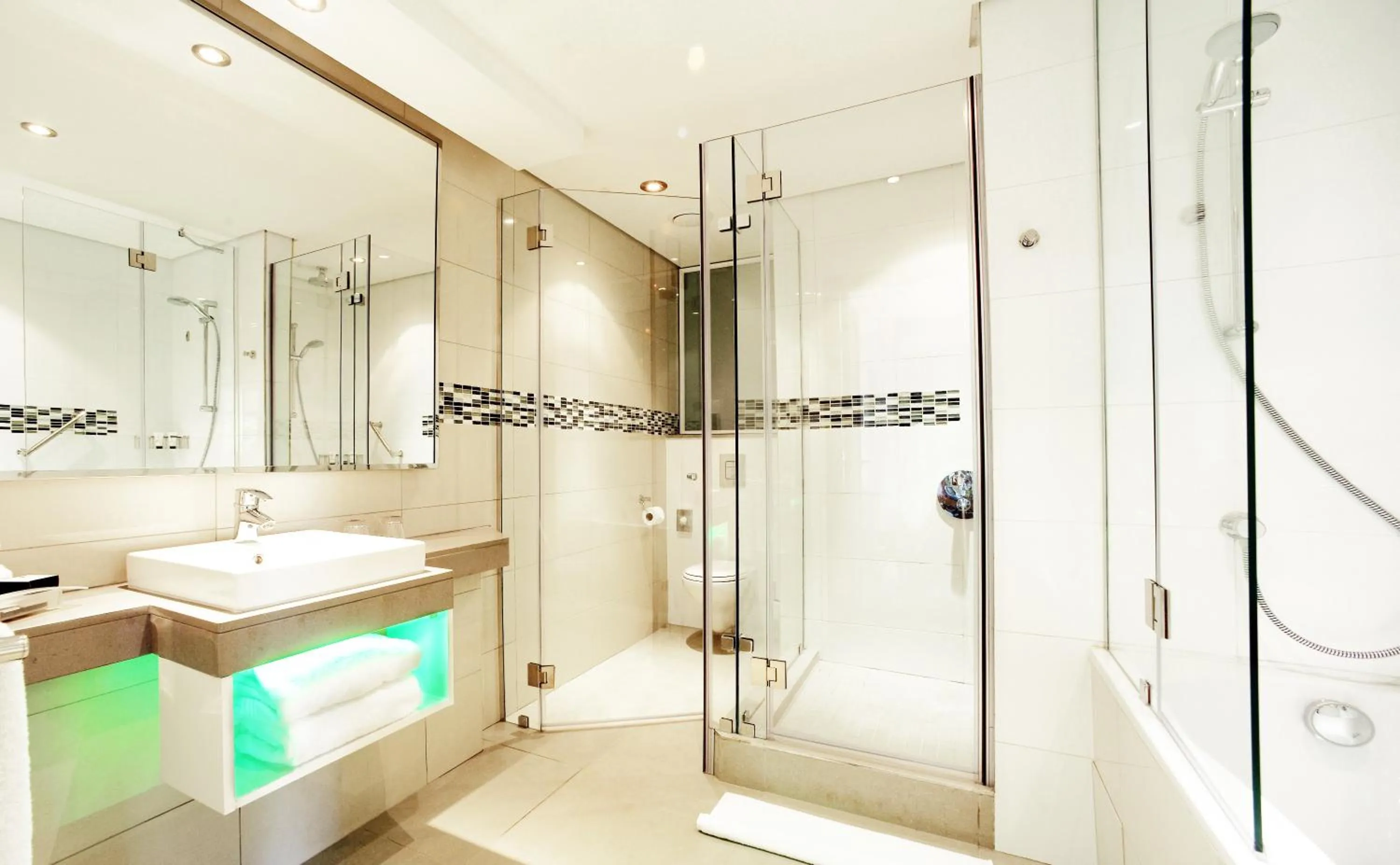 Bathroom in Holiday Inn Mauritius Mon Trésor by IHG