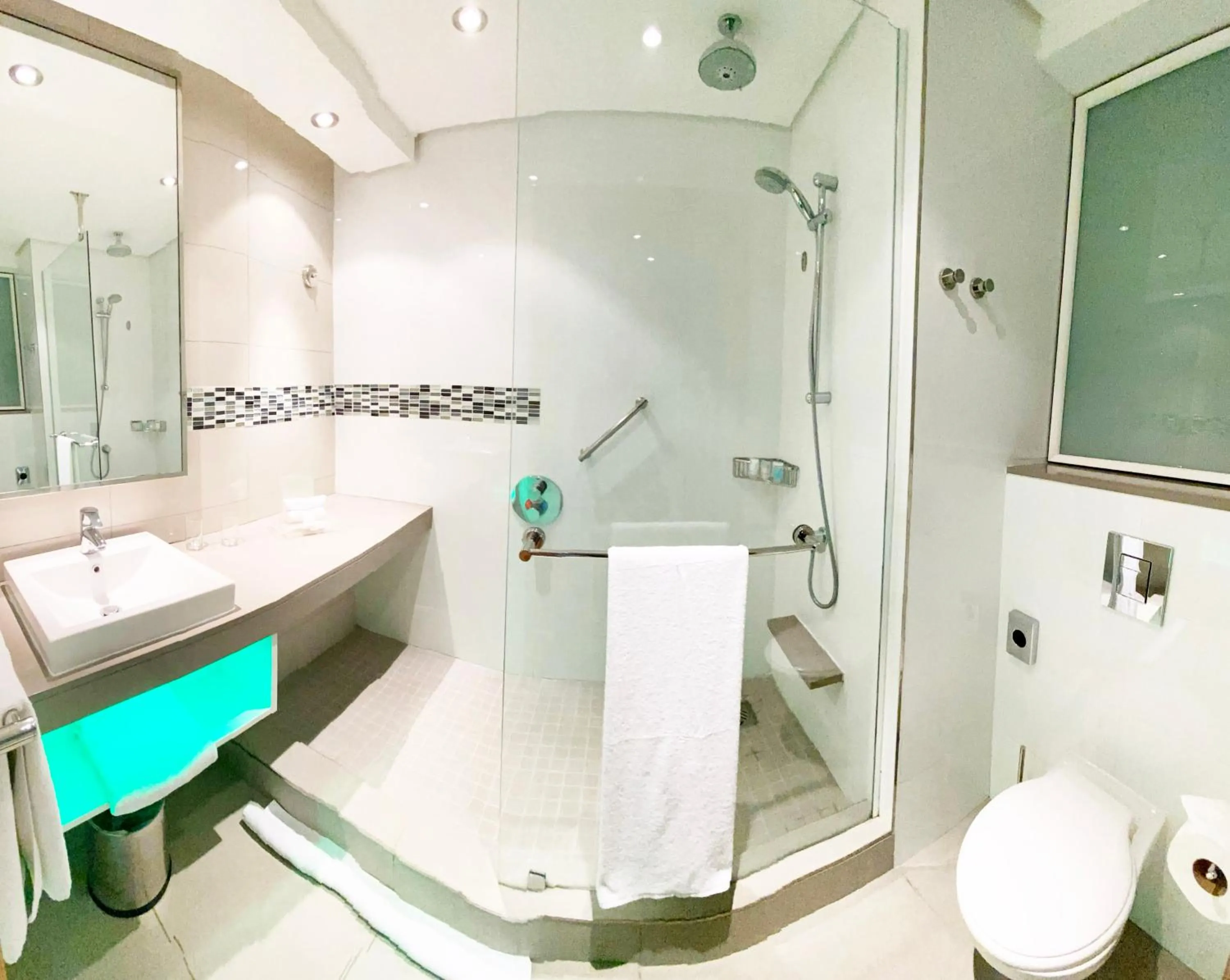 Bathroom in Holiday Inn Mauritius Mon Trésor by IHG