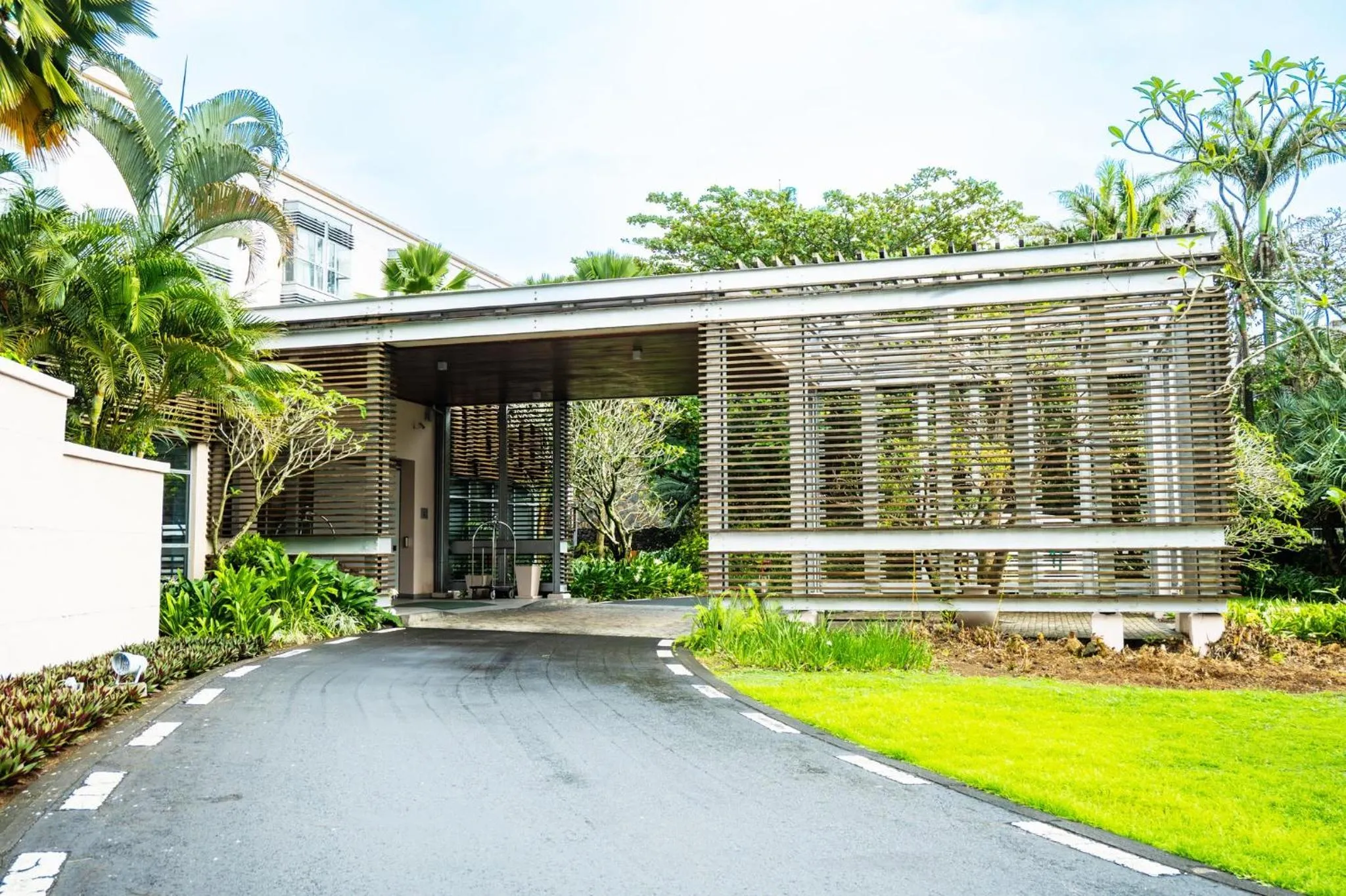 Property building in Holiday Inn Mauritius Mon Trésor by IHG