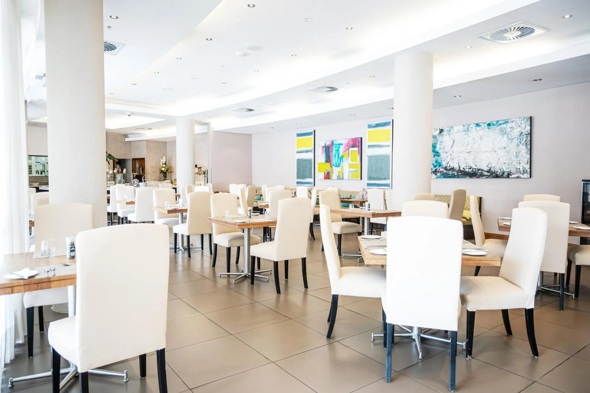 Restaurant/places to eat in Holiday Inn Mauritius Mon Trésor by IHG