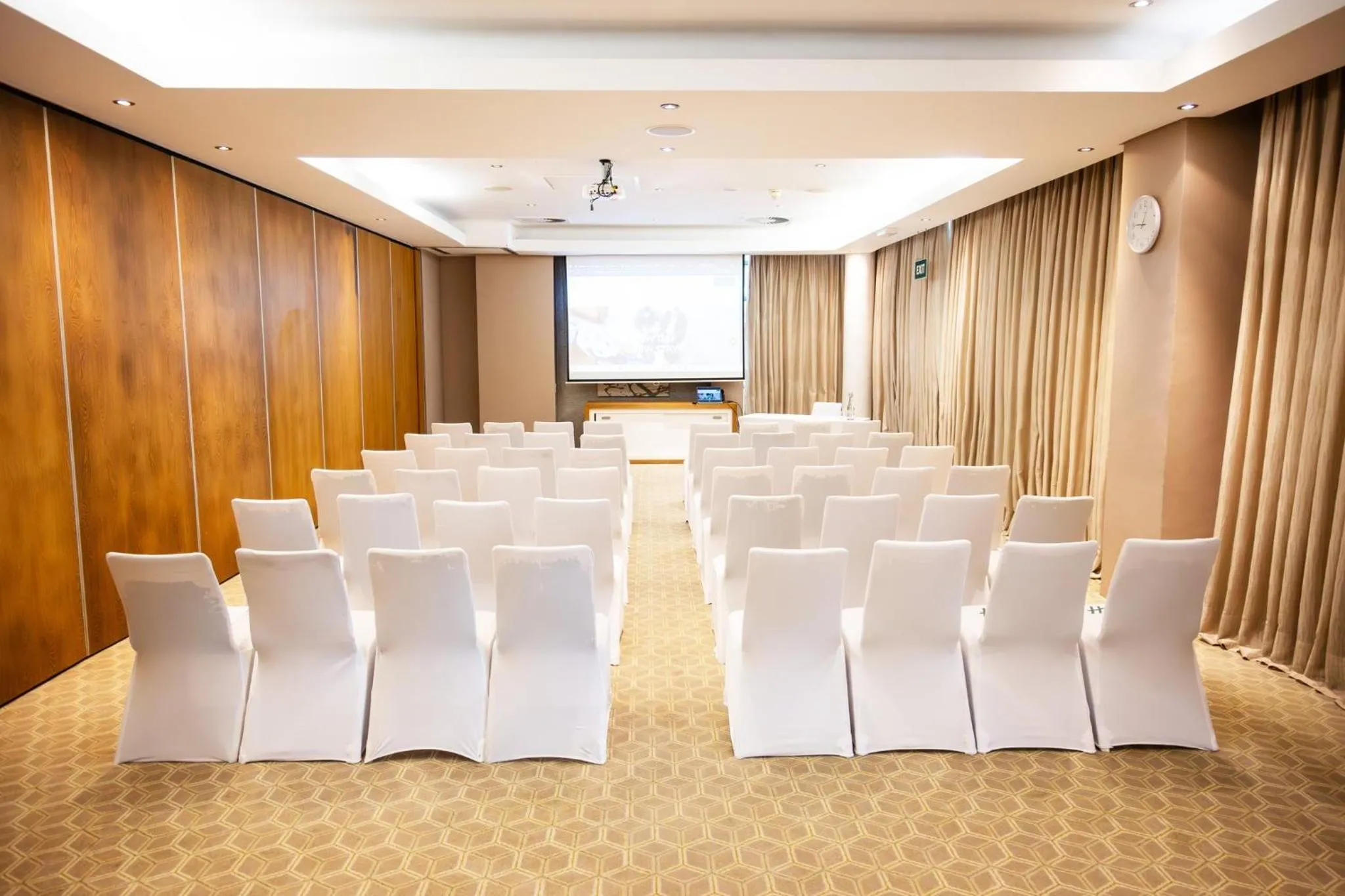 Meeting/conference room in Holiday Inn Mauritius Mon Trésor by IHG