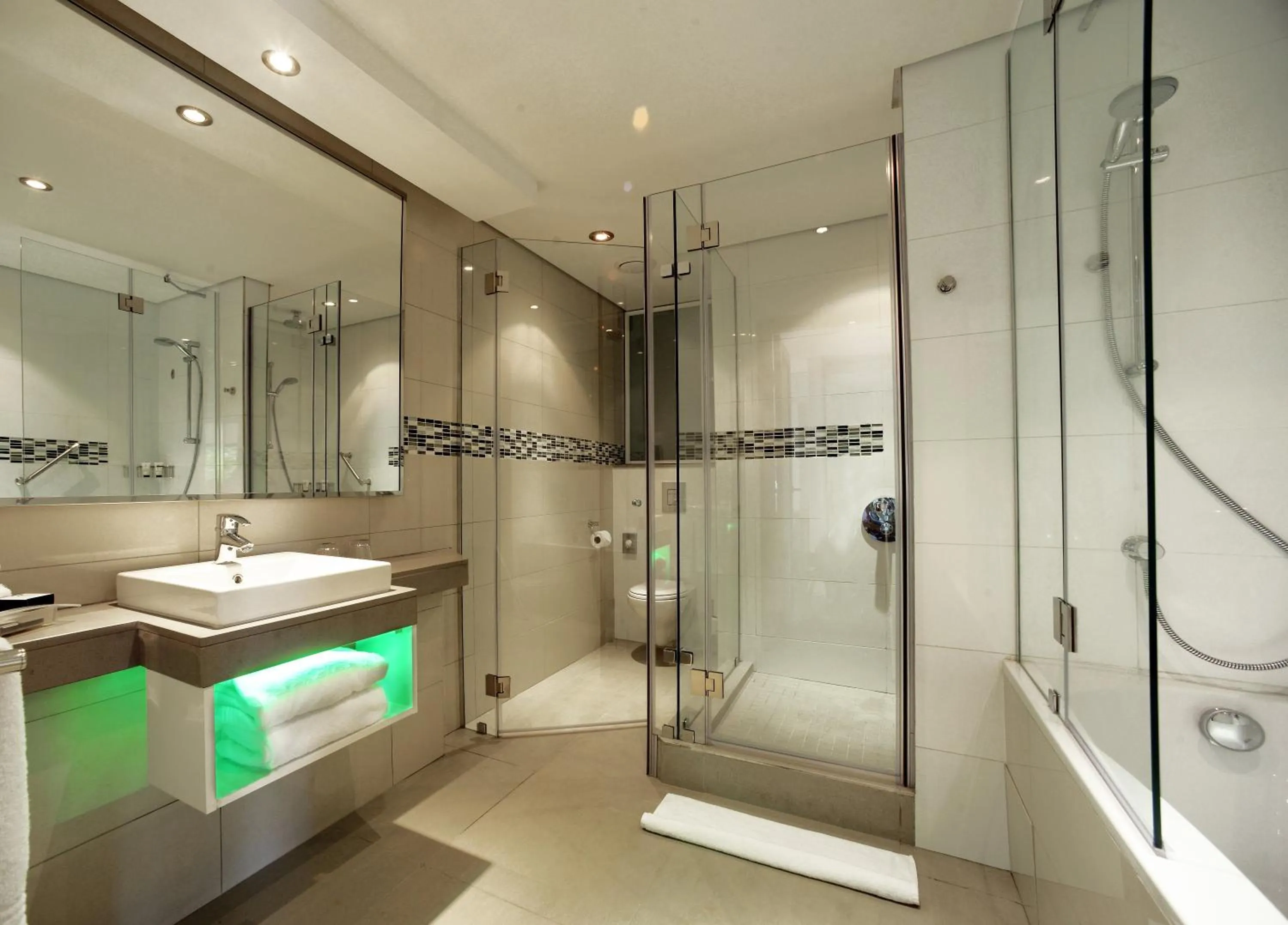 Bathroom in Holiday Inn Mauritius Mon Trésor by IHG