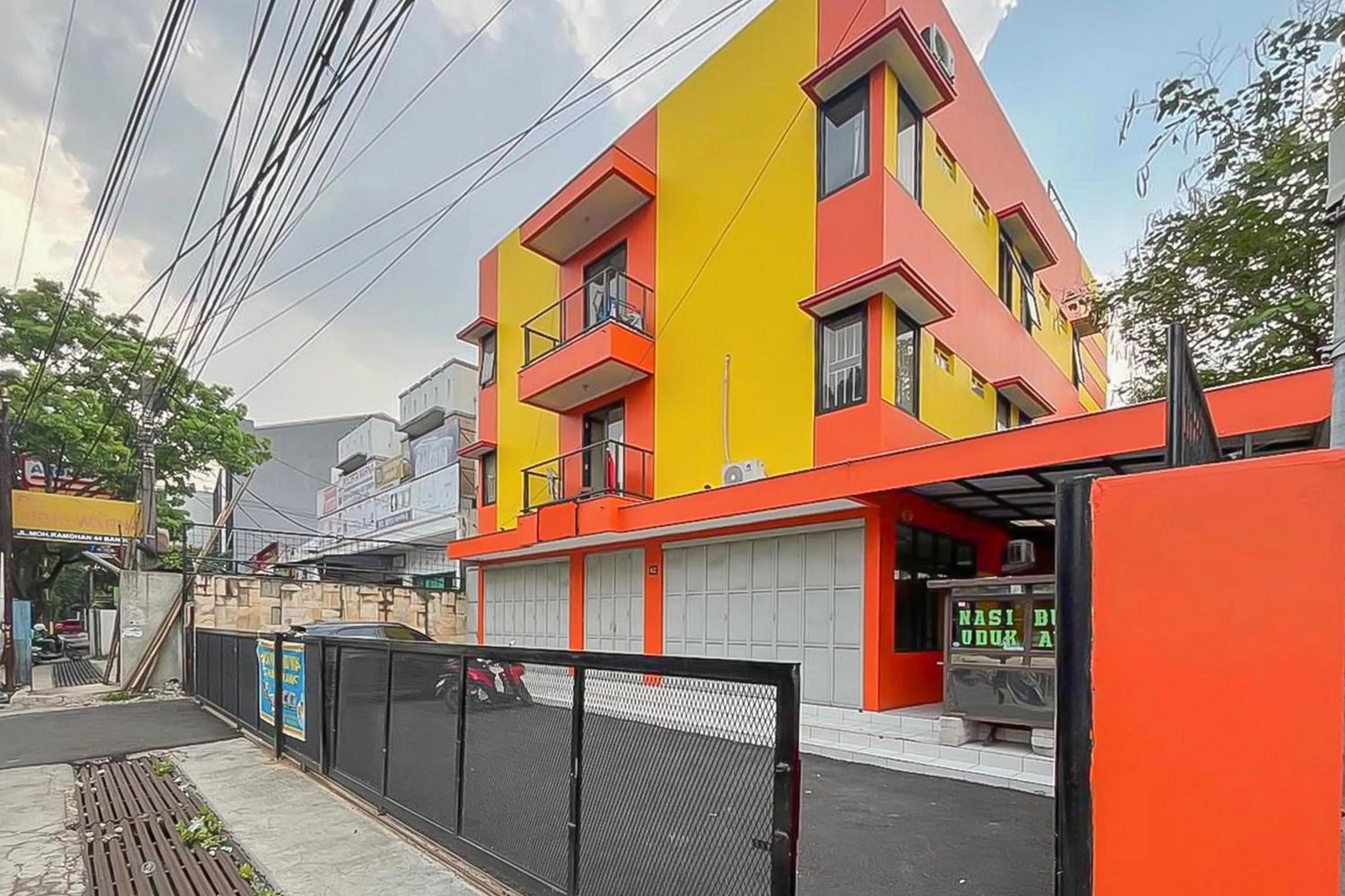Facade/entrance in Pondok Metro RedPartner