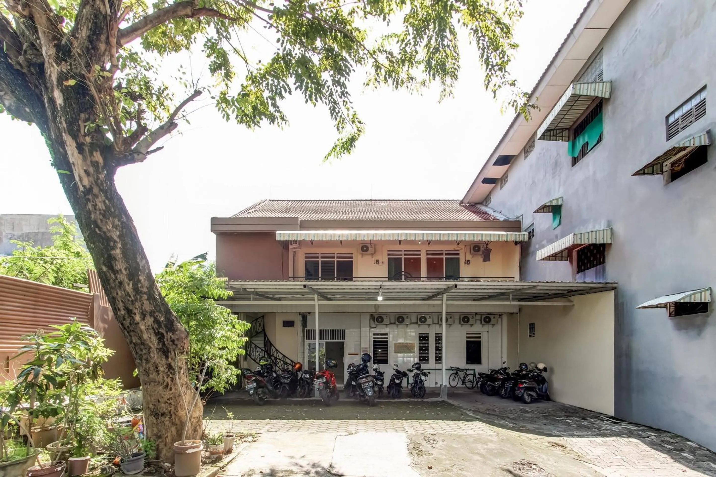 Facade/entrance in OYO Life 91374 Asia Stay Semarang Syariah