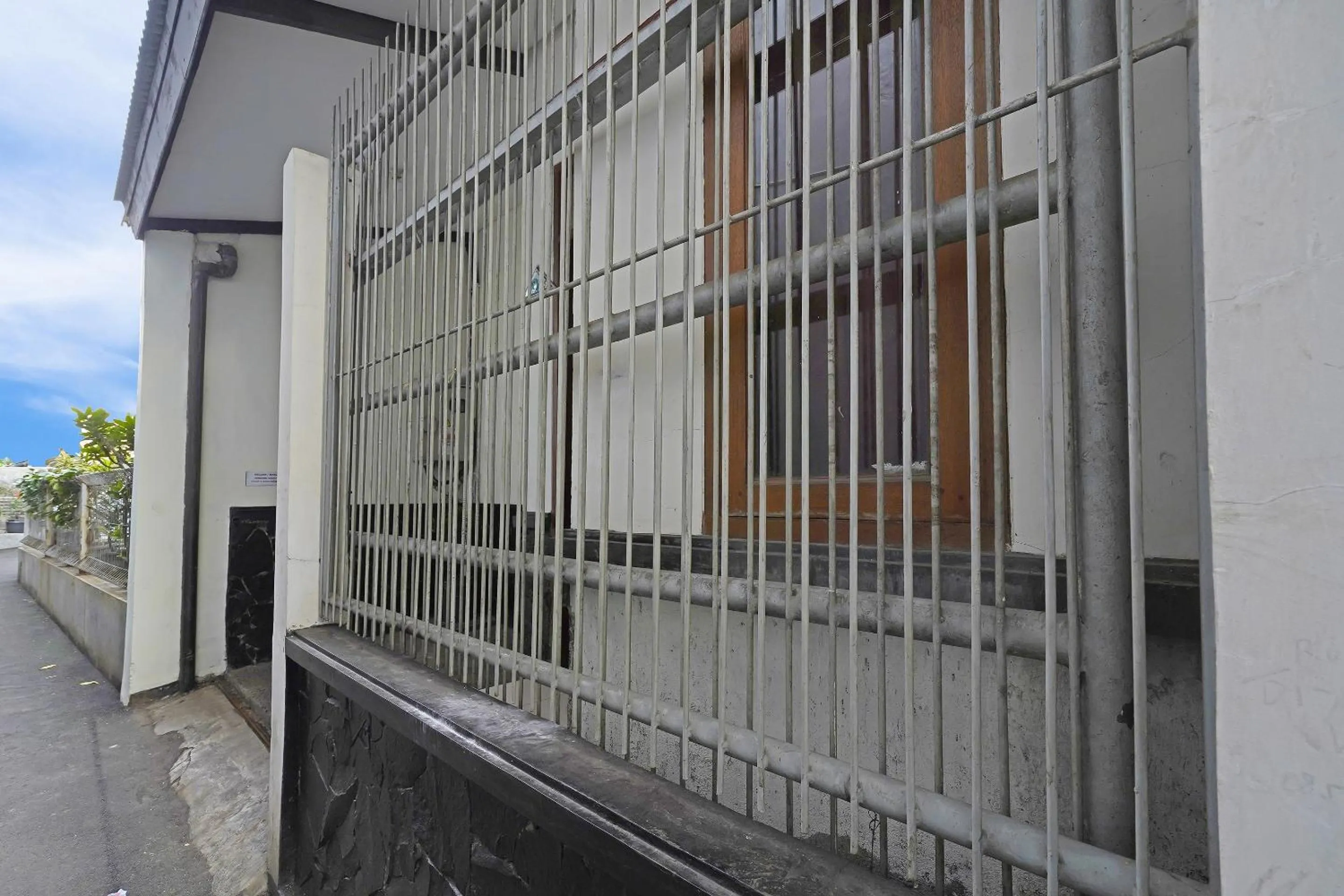 Facade/entrance in SPOT ON 91394 Pondok Paskal Syariah