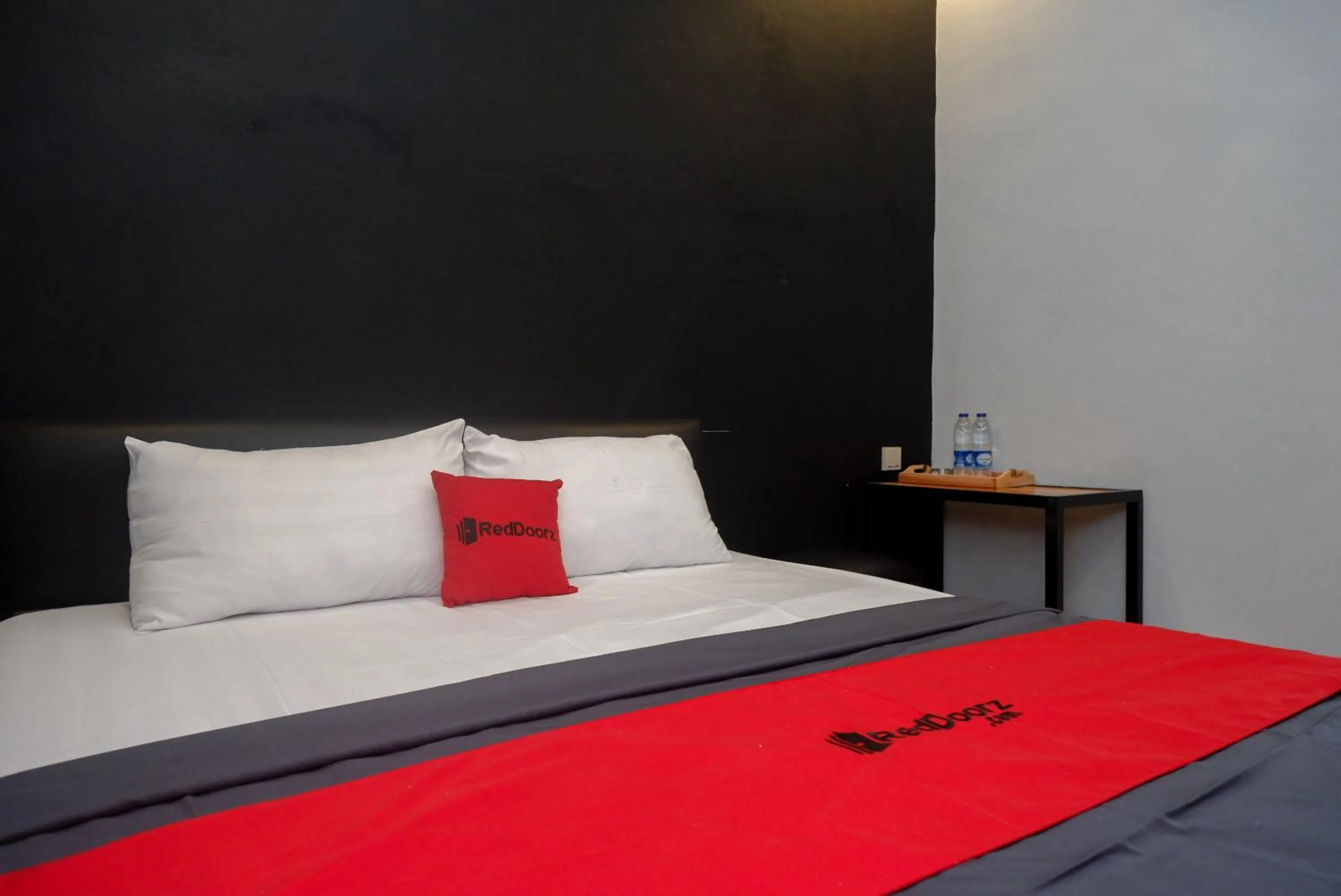 Bedroom, Bed in RedDoorz @ Jalan Raya Baturaden 2