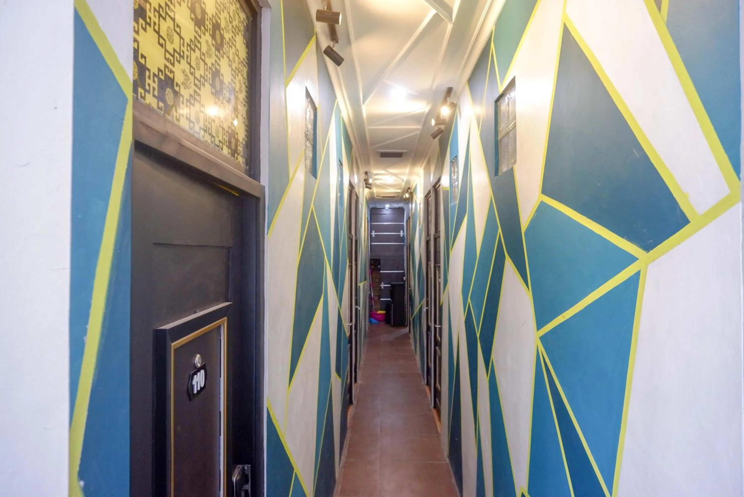 Property building in RedDoorz @ Jalan Raya Baturaden 2