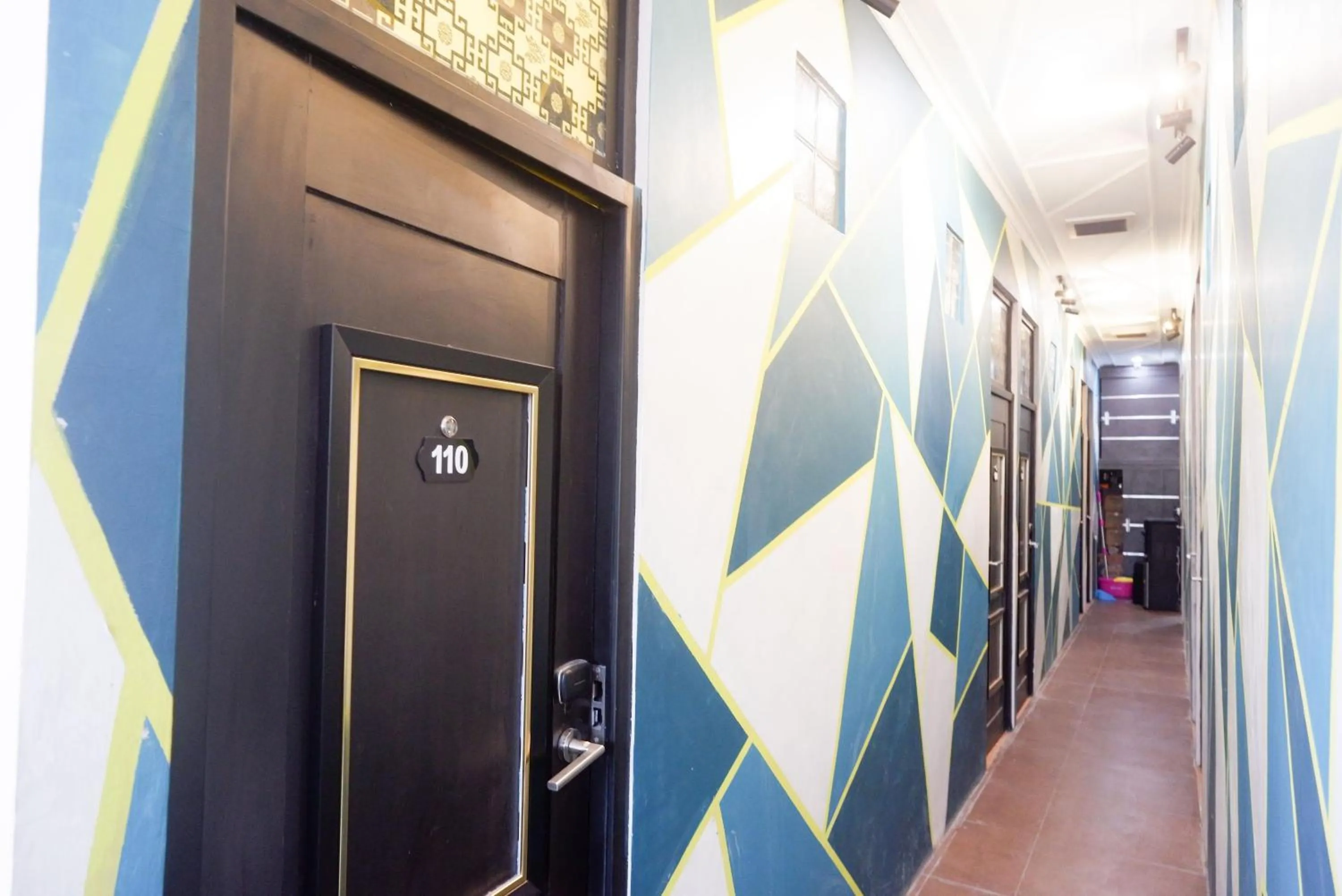 Property building in RedDoorz @ Jalan Raya Baturaden 2