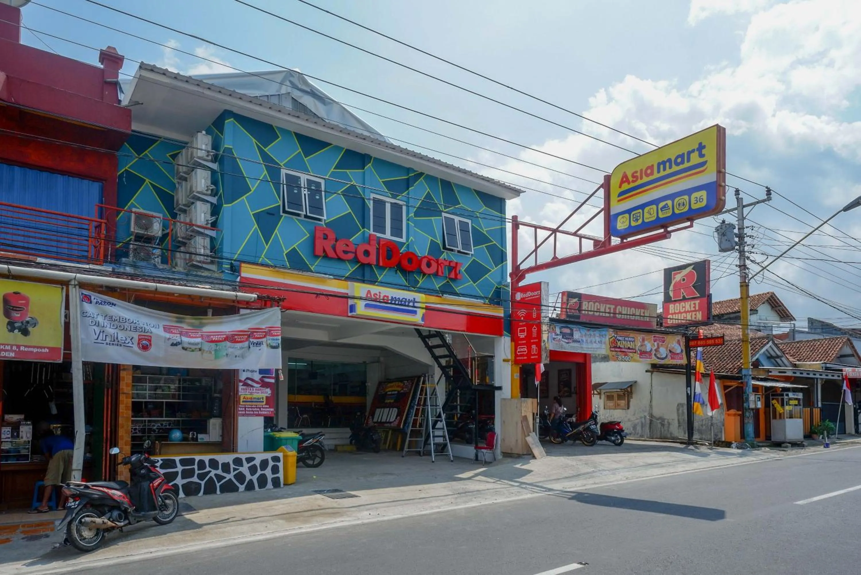 Property building in RedDoorz @ Jalan Raya Baturaden 2