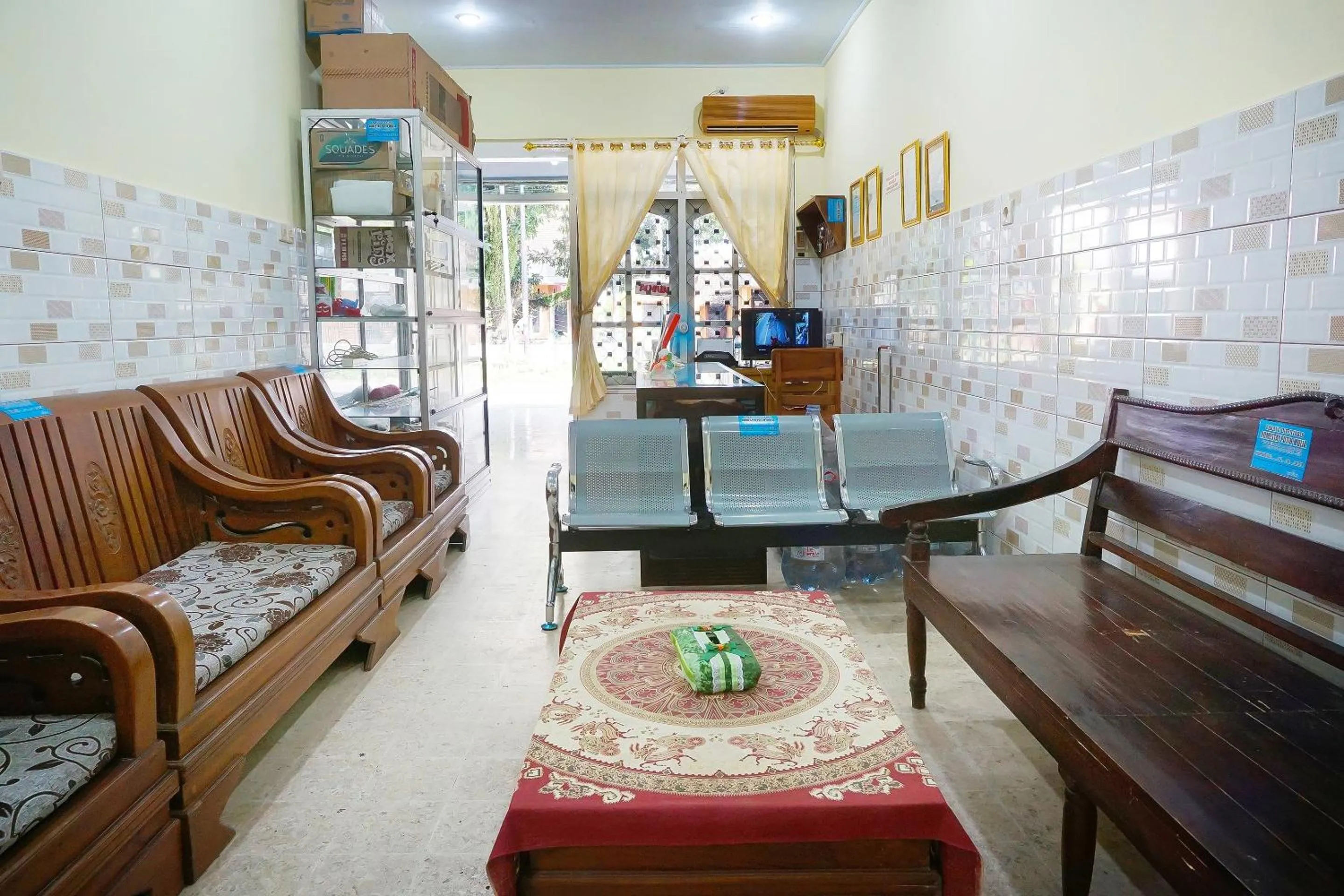 Lobby or reception in Hotel O Putih Mulia Homestay Syariah