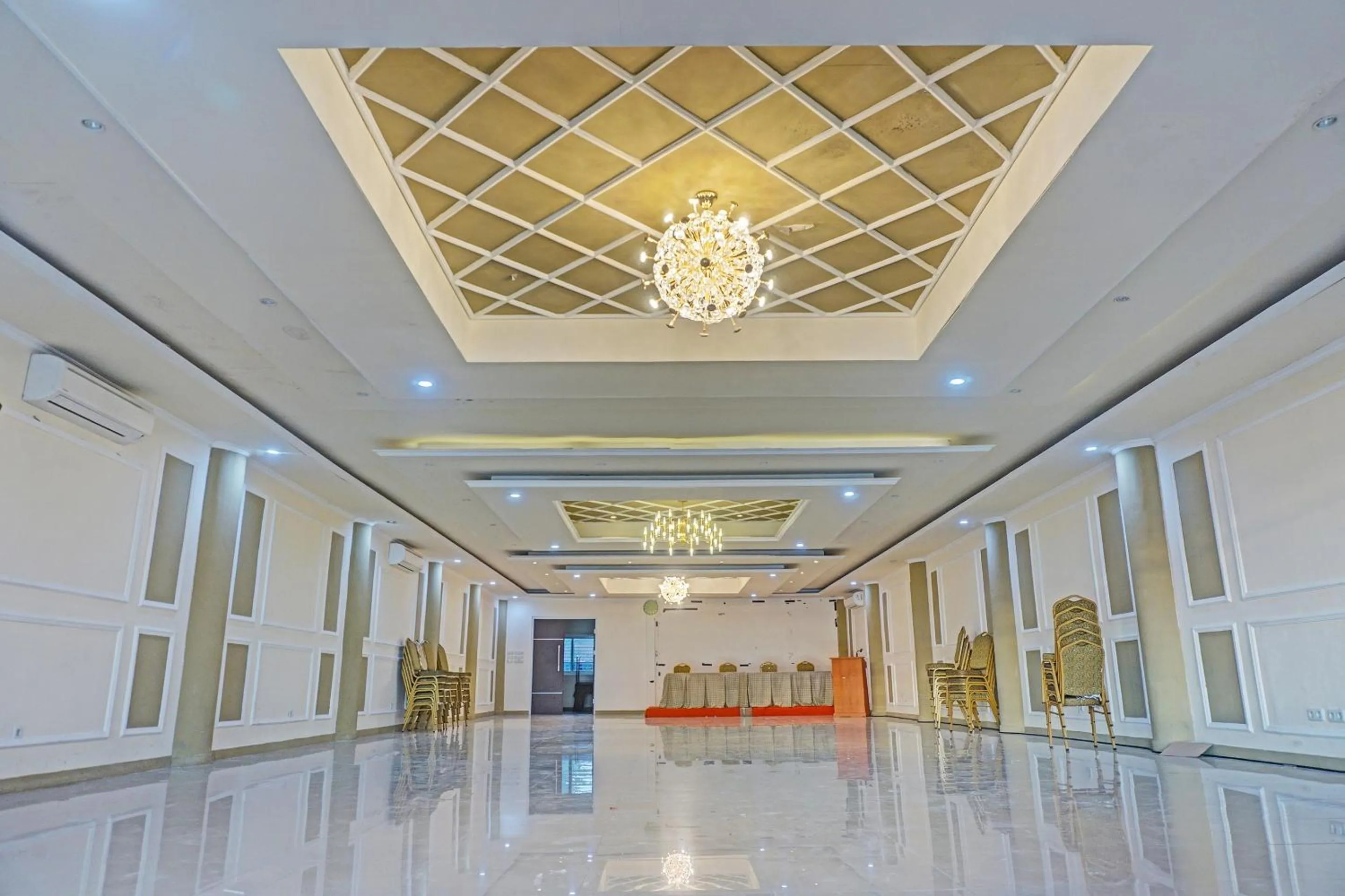 Lobby or reception in Collection O 91414 Hotel Marina Beach