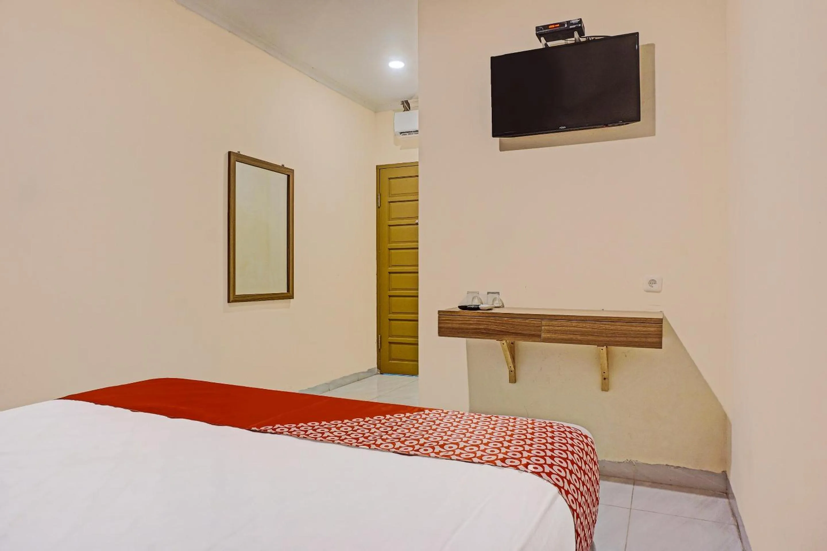 Bedroom, Bed in Collection O 91414 Hotel Marina Beach