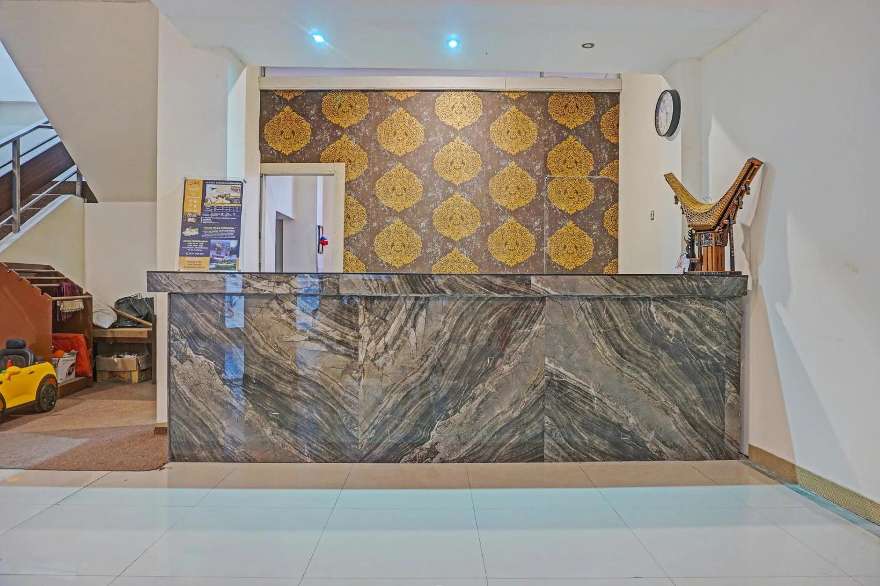Lobby or reception in Collection O 91414 Hotel Marina Beach